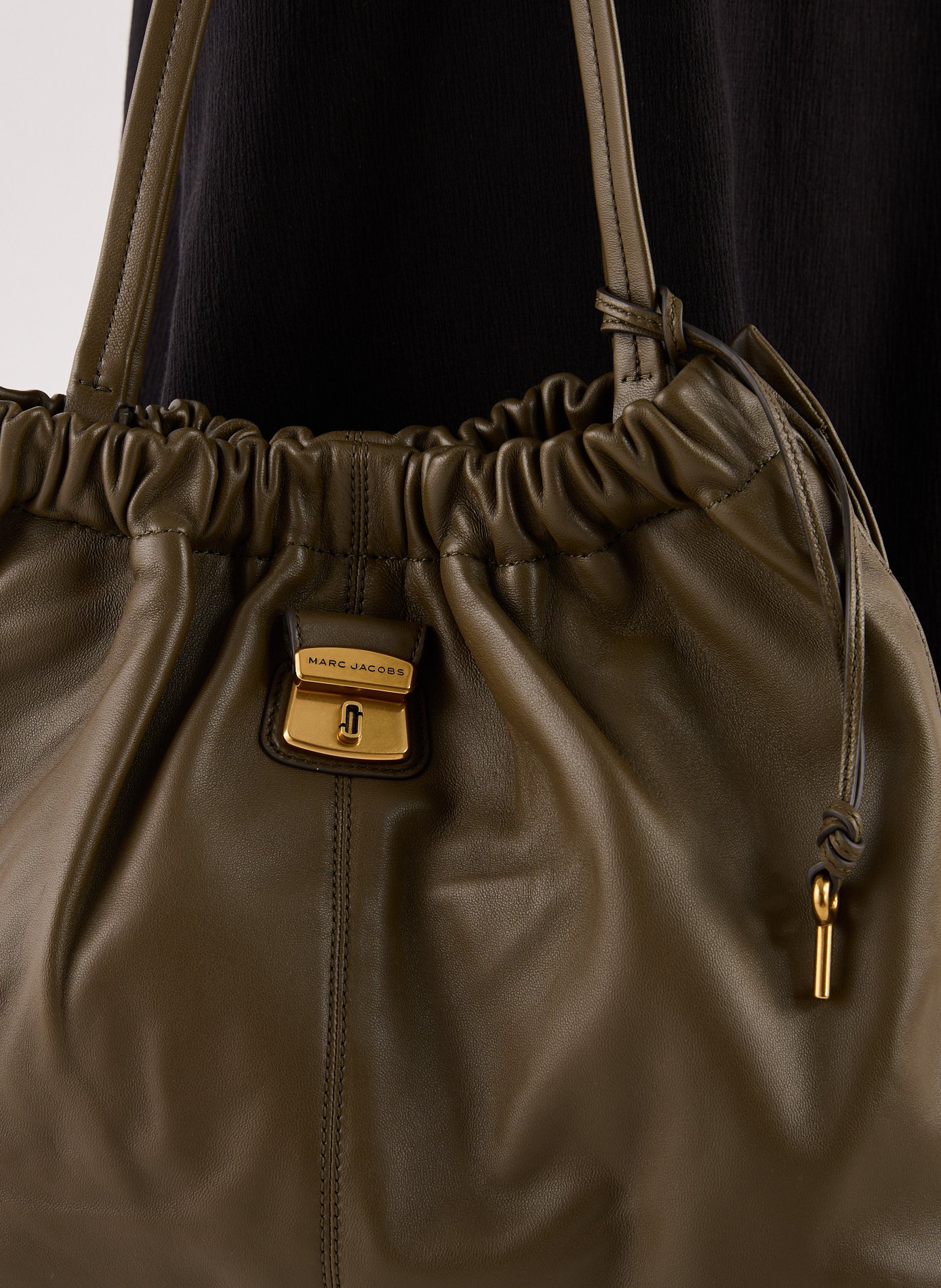 Sac The Cristina Tote en cuir MARC JACOBS Kaki