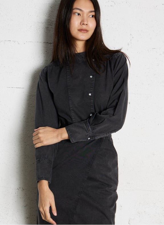 Robe midi portefeuille boutonnée en jean bakie Noir by BA&SH BA&SH Robe midi portefeuille boutonnée en jean bakie Noir