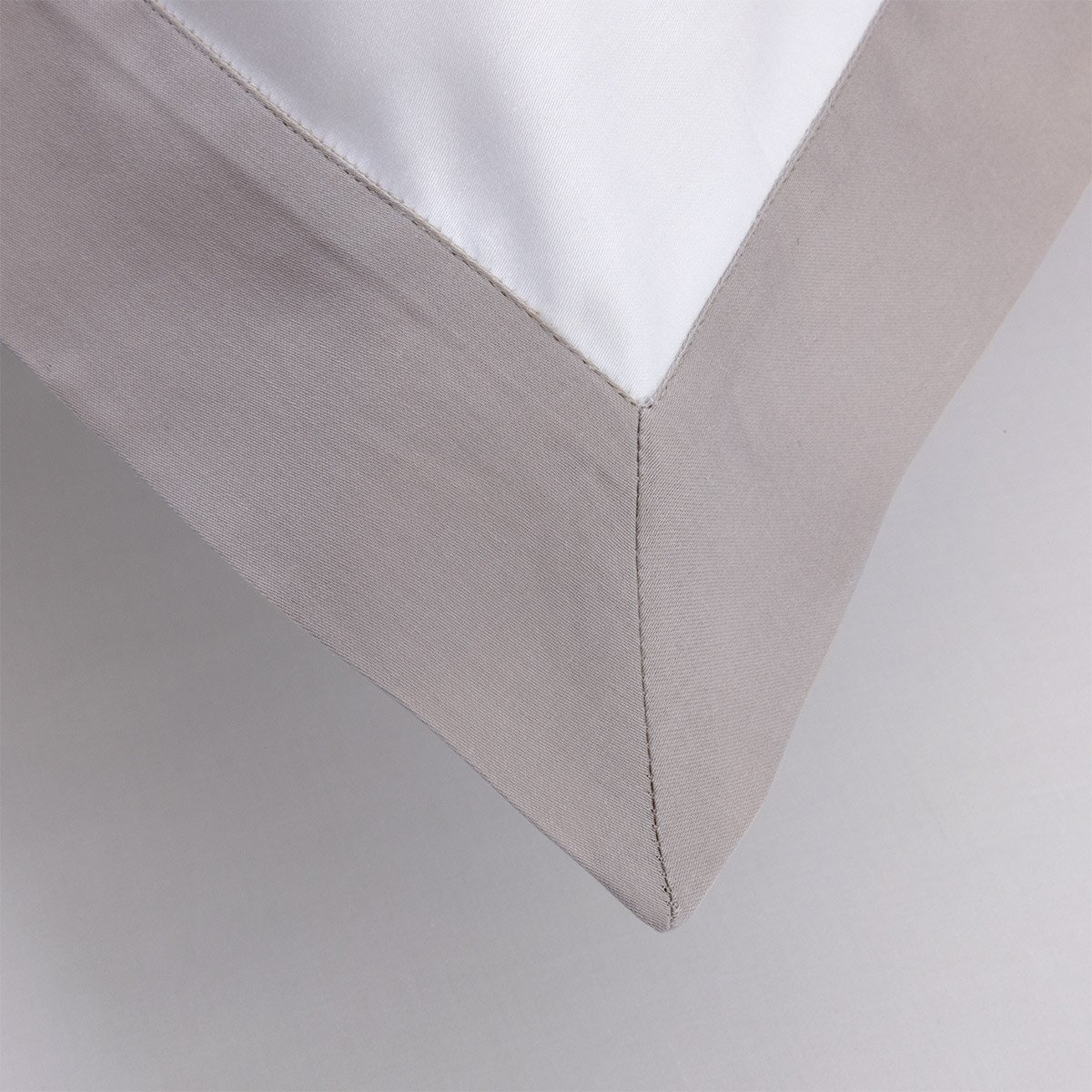 Taie d'oreiller en satin, linéa YVES DELORME Gris