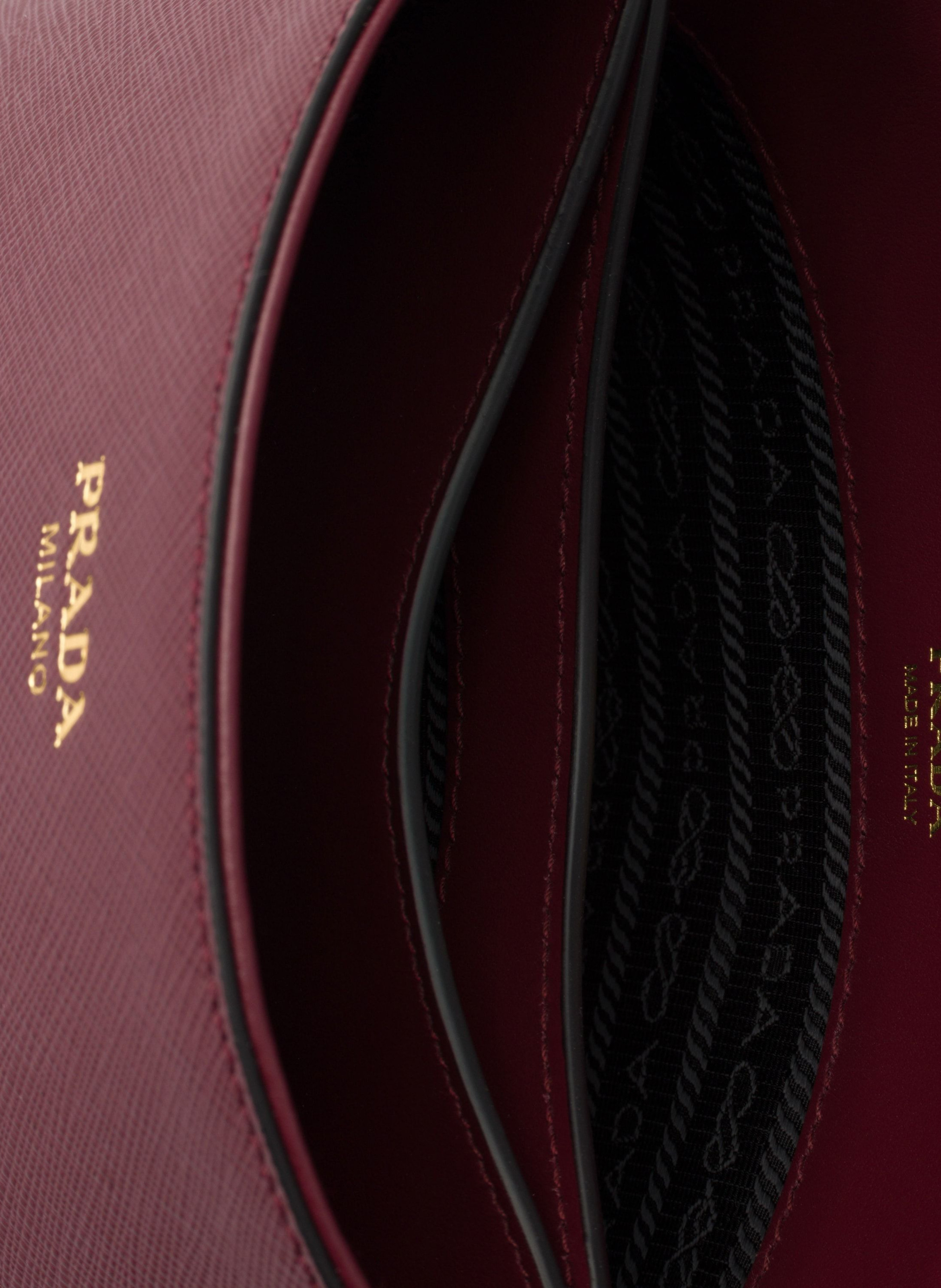 Mini sac seau en cuir saffiano PRADA Rouge