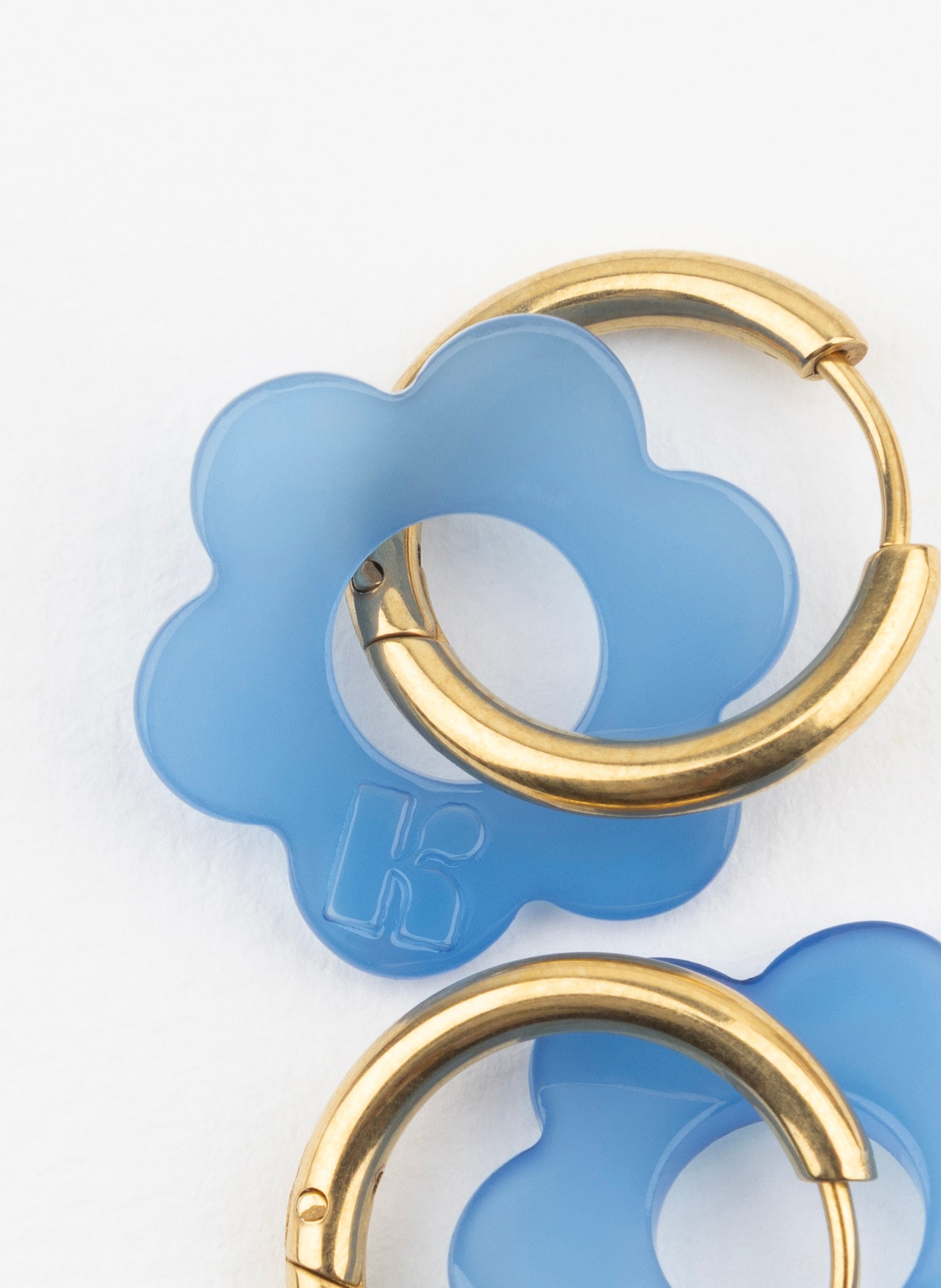 Boucles d'oreilles Baby Fleurette avec anneaux en acier inoxydable argenté KURAGE GINZA Bleu