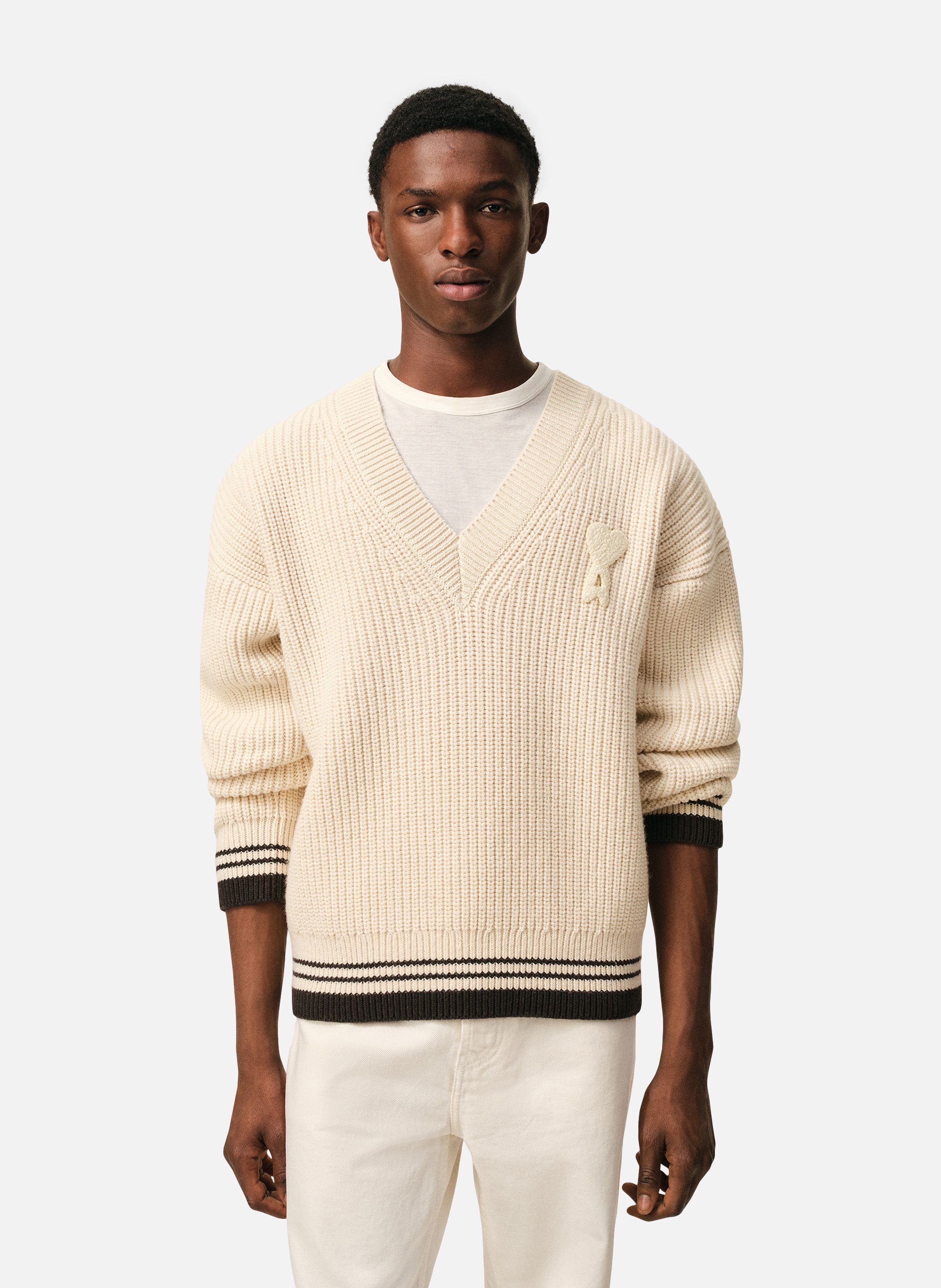 Pull col v ami de coeur en laine côtelée unisexe AMI PARIS Blanc