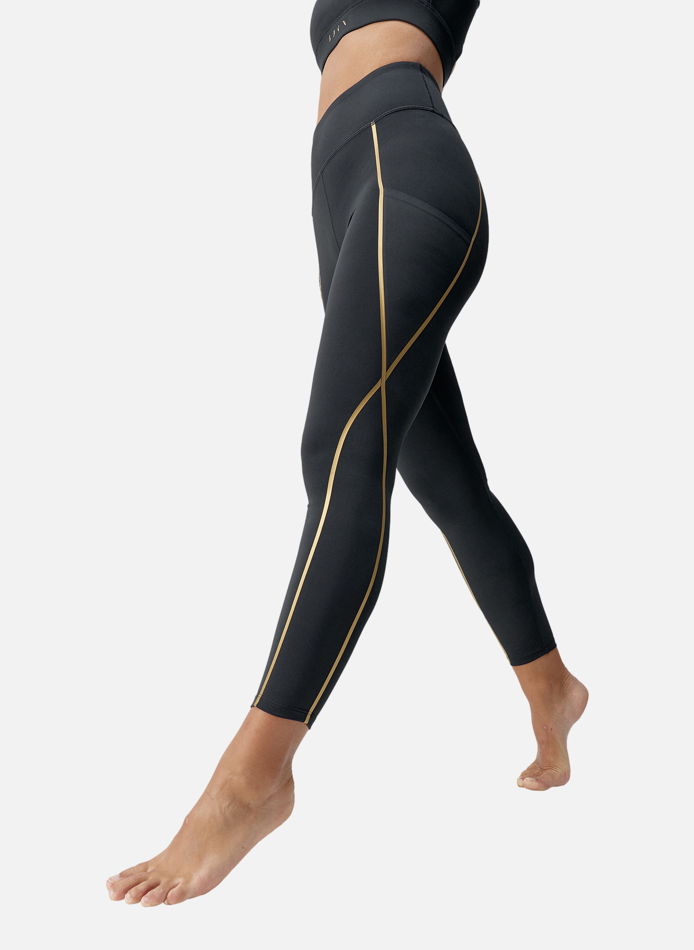 Legging de sport 7/8 performance gold BORN LIVING YOGA Noir