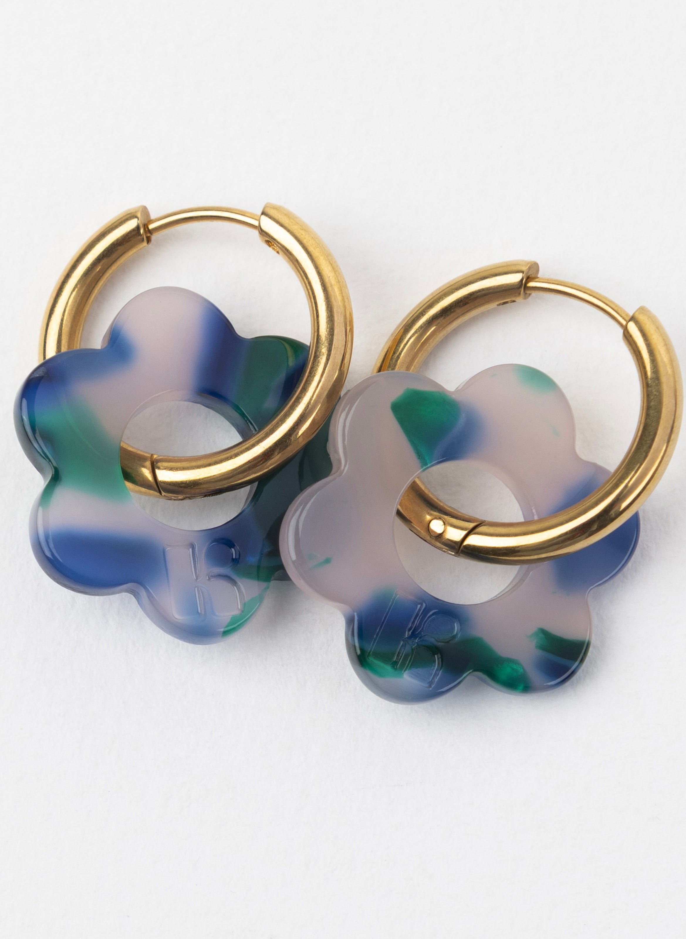 Boucles d'oreilles Baby Fleurette avec anneaux en acier inoxydable argenté KURAGE GINZA Bleu