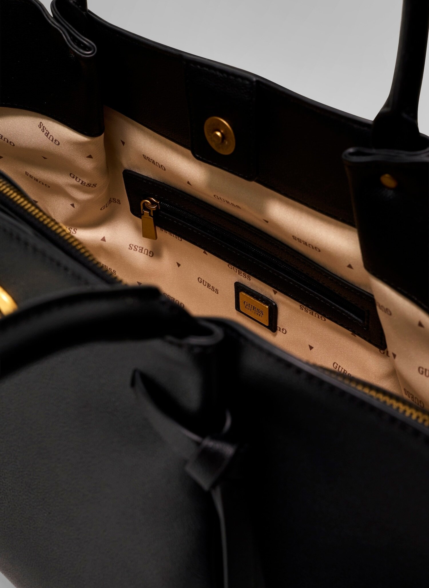 Sac porté épaule effet cuir GUESS Noir