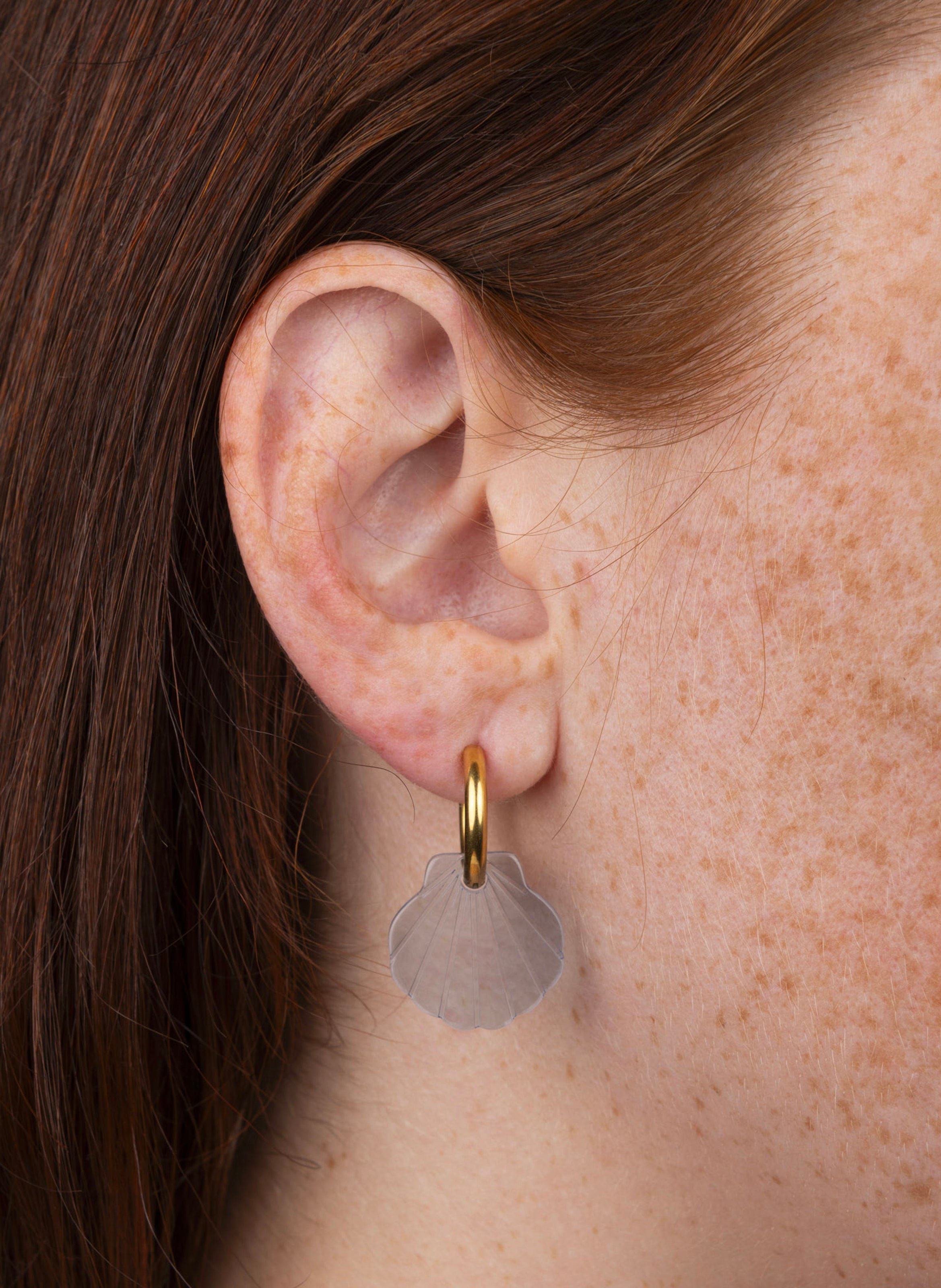 Boucles d'oreilles baby mermaid avec anneaux en acier inoxydable doré KURAGE GINZA Bleu