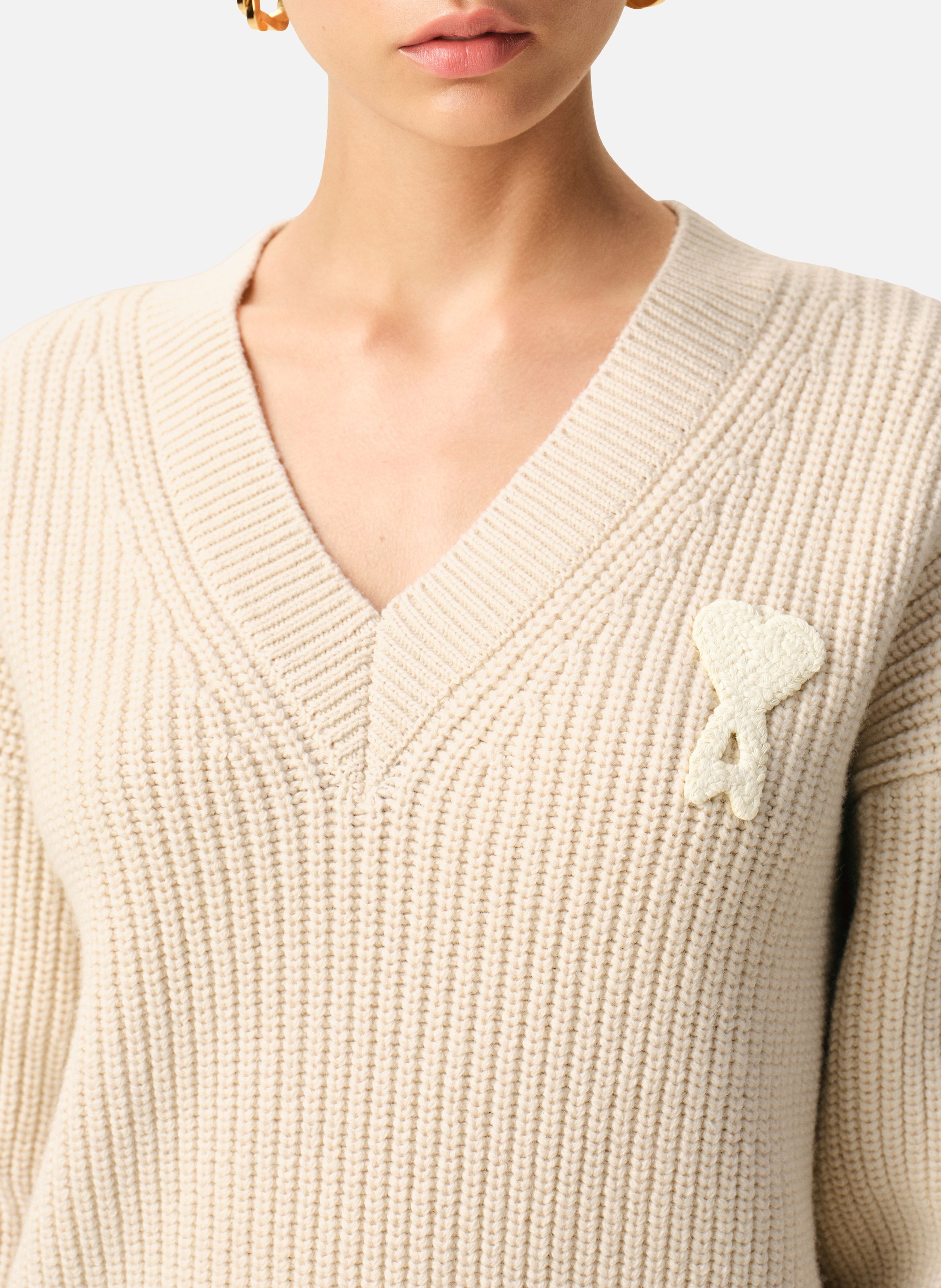 Pull col v ami de coeur en laine côtelée unisexe AMI PARIS Blanc