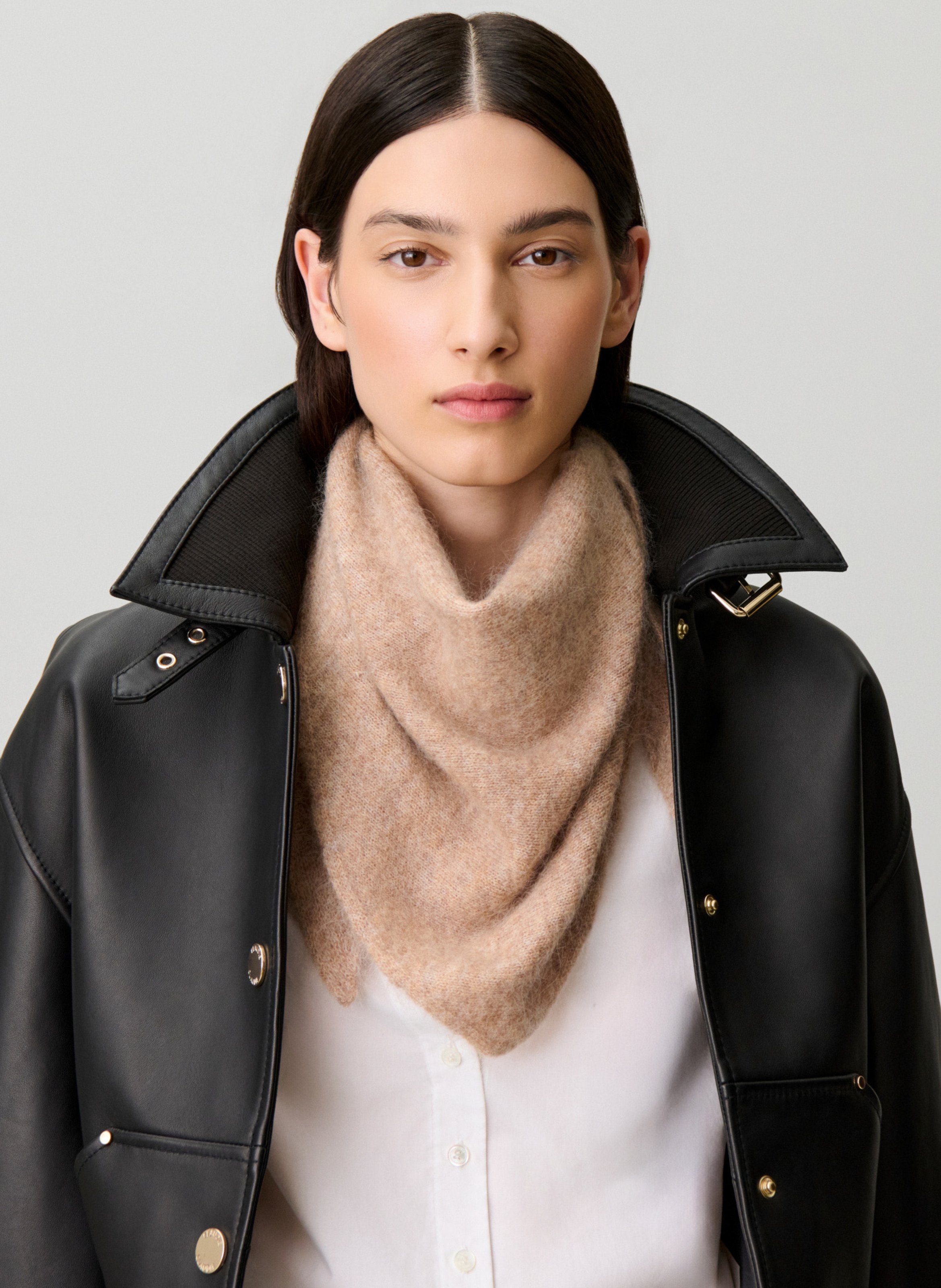 Echarpe triangle en laine mélangée CLAUDIE PIERLOT Beige