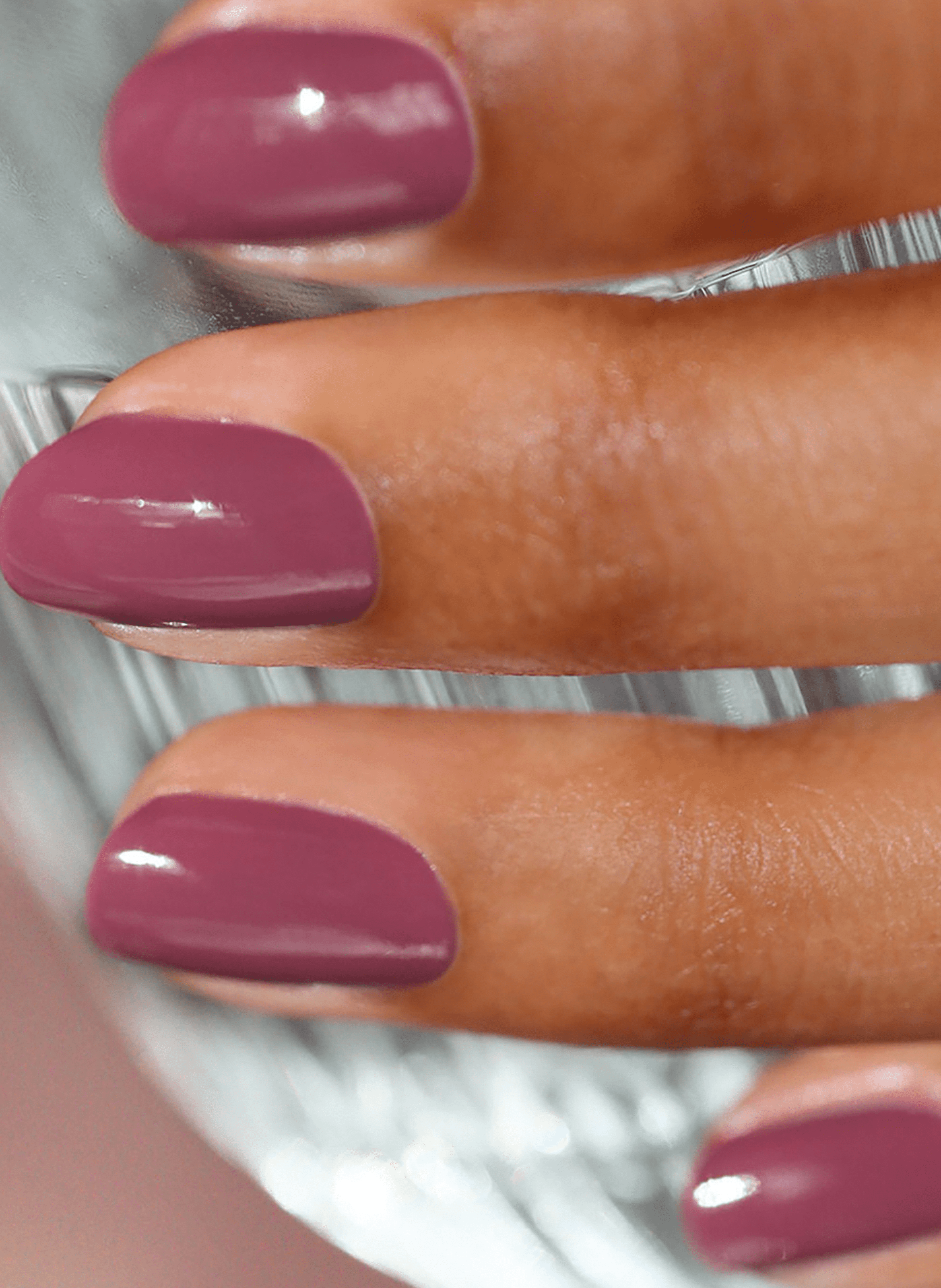 Green Nail Polish MANUCURIST Victoria plum