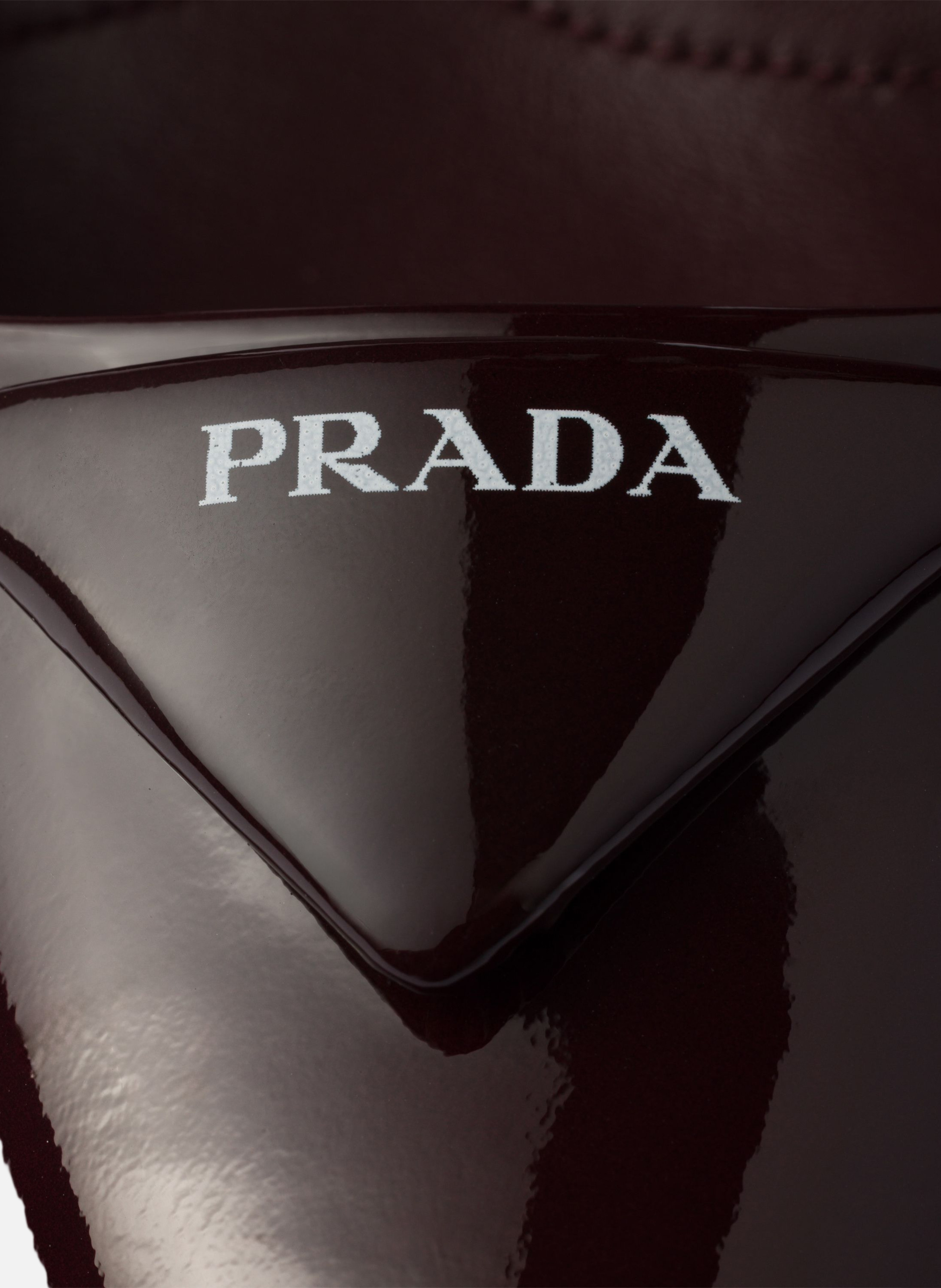 Escarpins à bride arrière en cuir verni PRADA Rouge