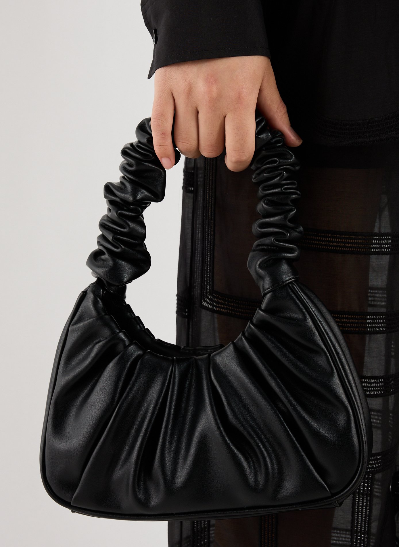 Sac à main plissé AU PRINTEMPS PARIS Noir