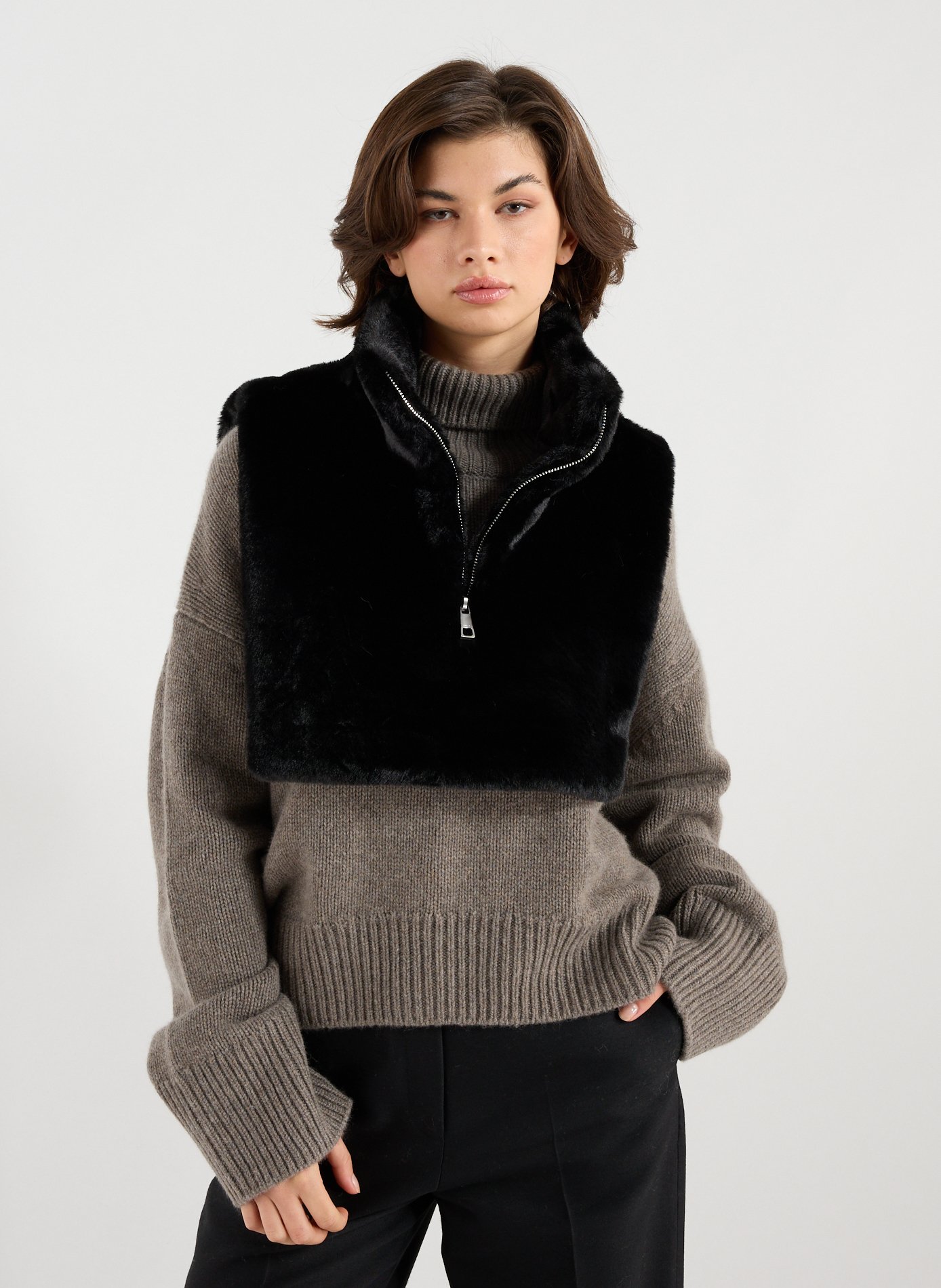 Veste courte sans manches en fourrure APPARIS Noir