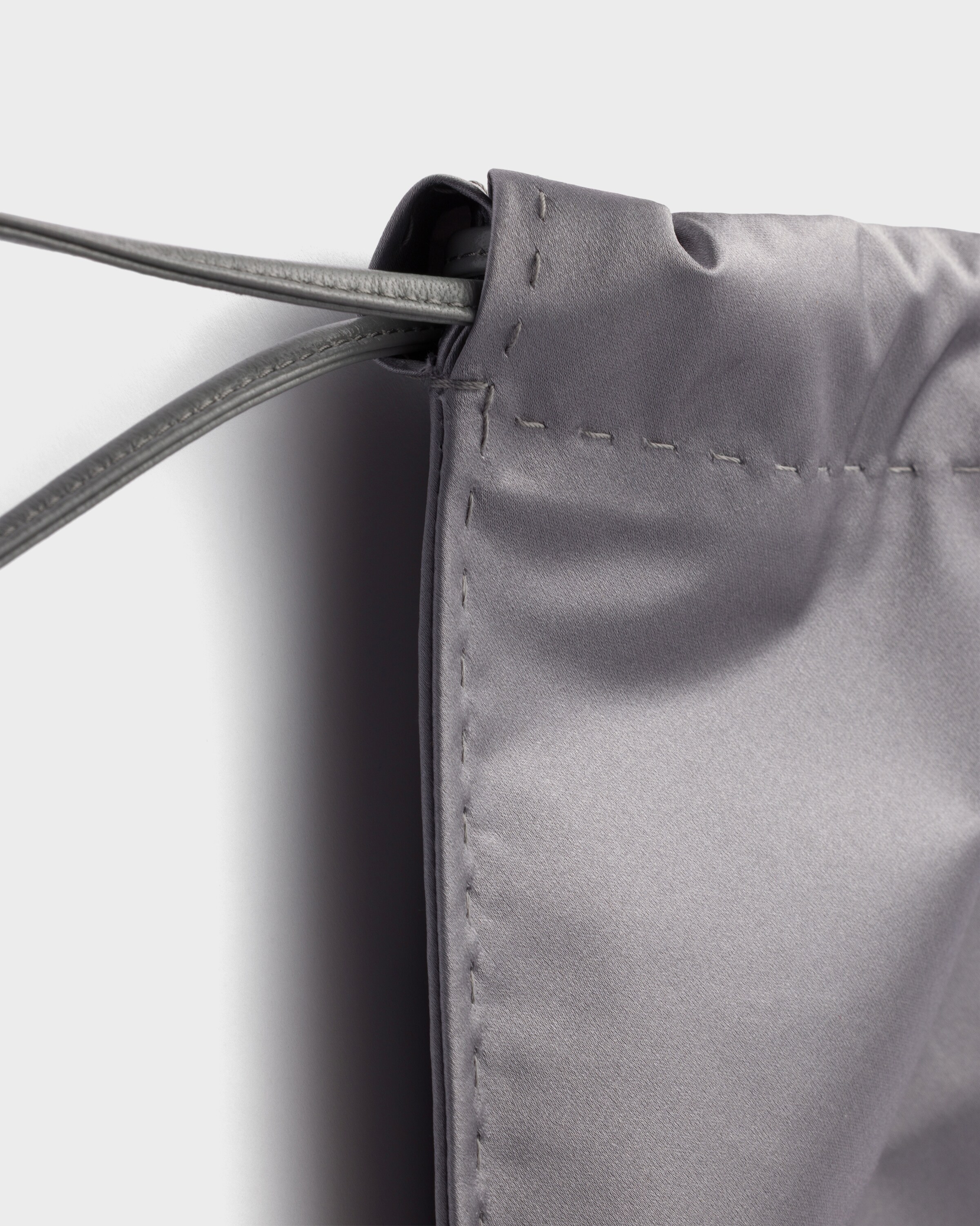 Pochette prada wish en duchesse de soie PRADA Gris