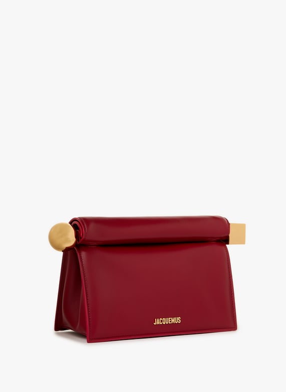 La pochette Rond Carré | Rouge by JACQUEMUS La pochette Rond Carré Rouge