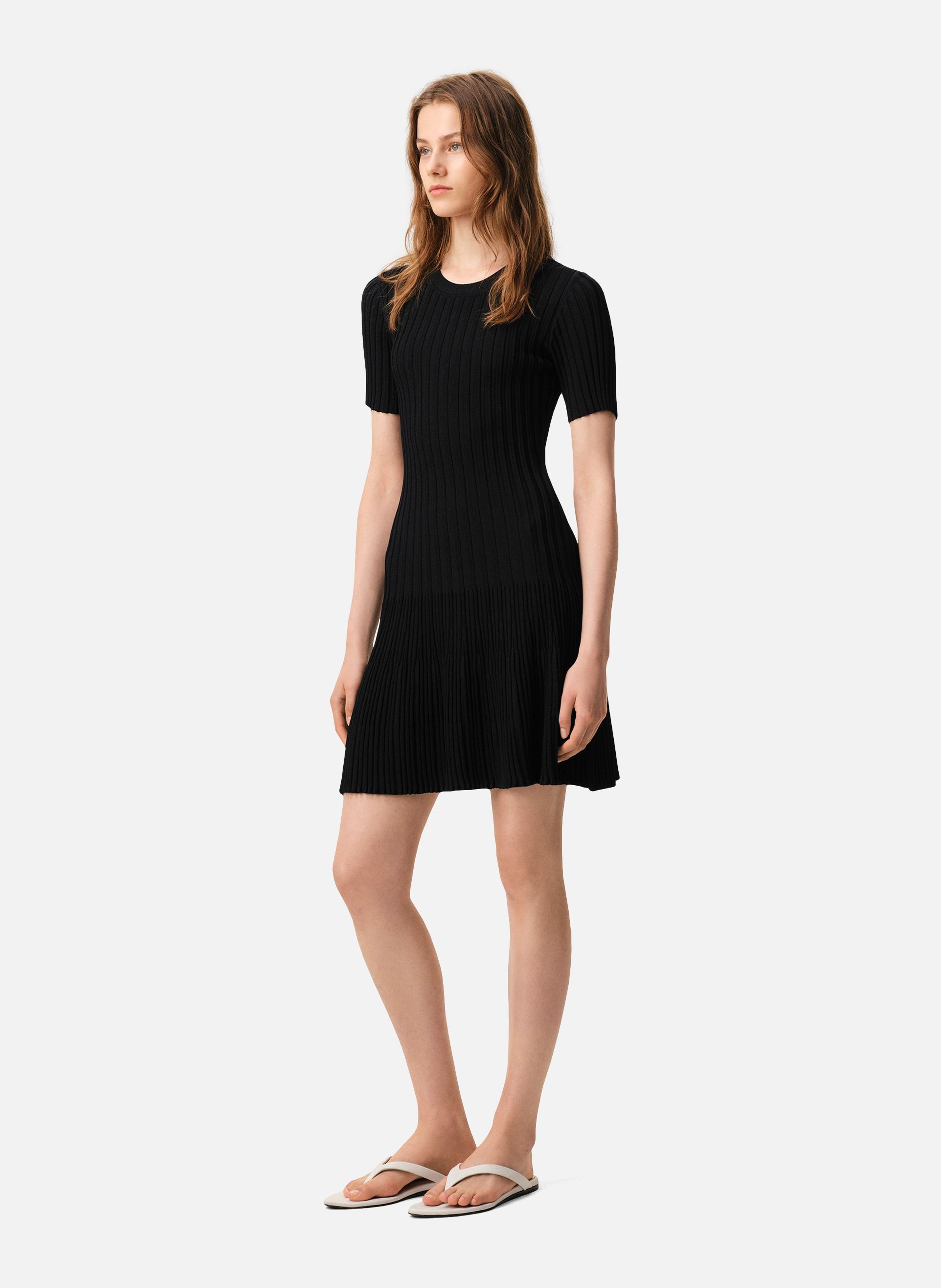 Robe mini à godets en maille AMI PARIS Noir