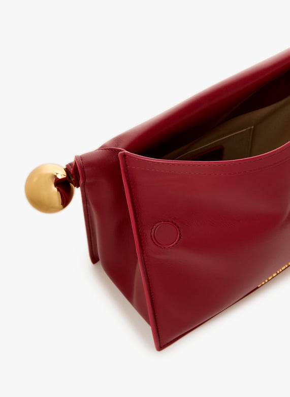 La pochette Rond Carré | Rouge by JACQUEMUS La pochette Rond Carré Rouge