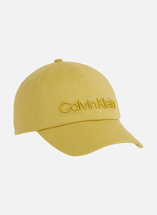 قبعة بشعار calvin klein