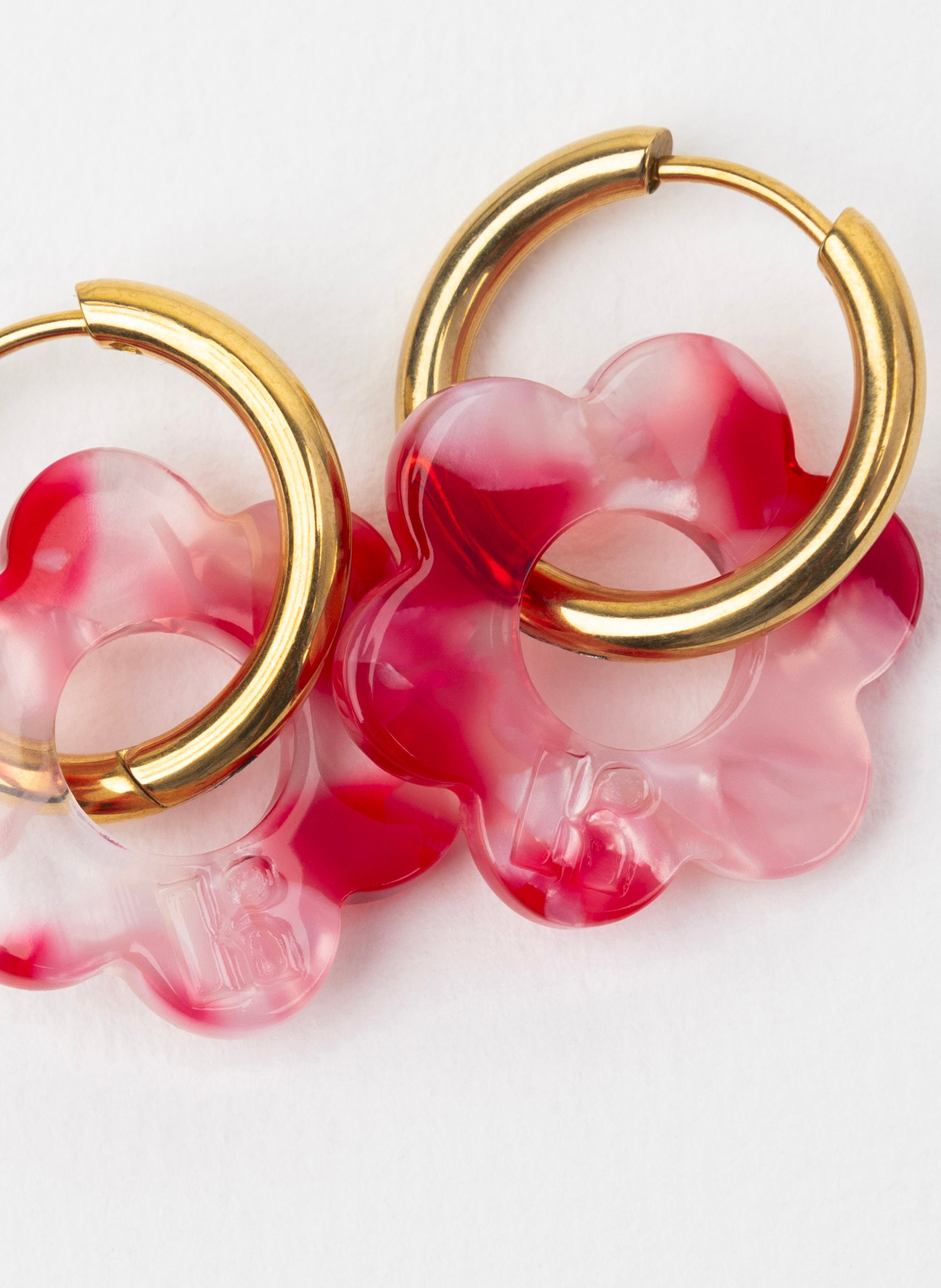 Boucles d'oreilles baby fleurette avec anneaux en acier inoxydable doré KURAGE GINZA Rouge