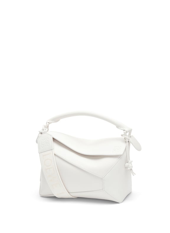 Sac bandoulière Puzzle Edge en cuir monochrome Blanc by LOEWE LOEWE Sac bandoulière Puzzle Edge en cuir monochrome Blanc