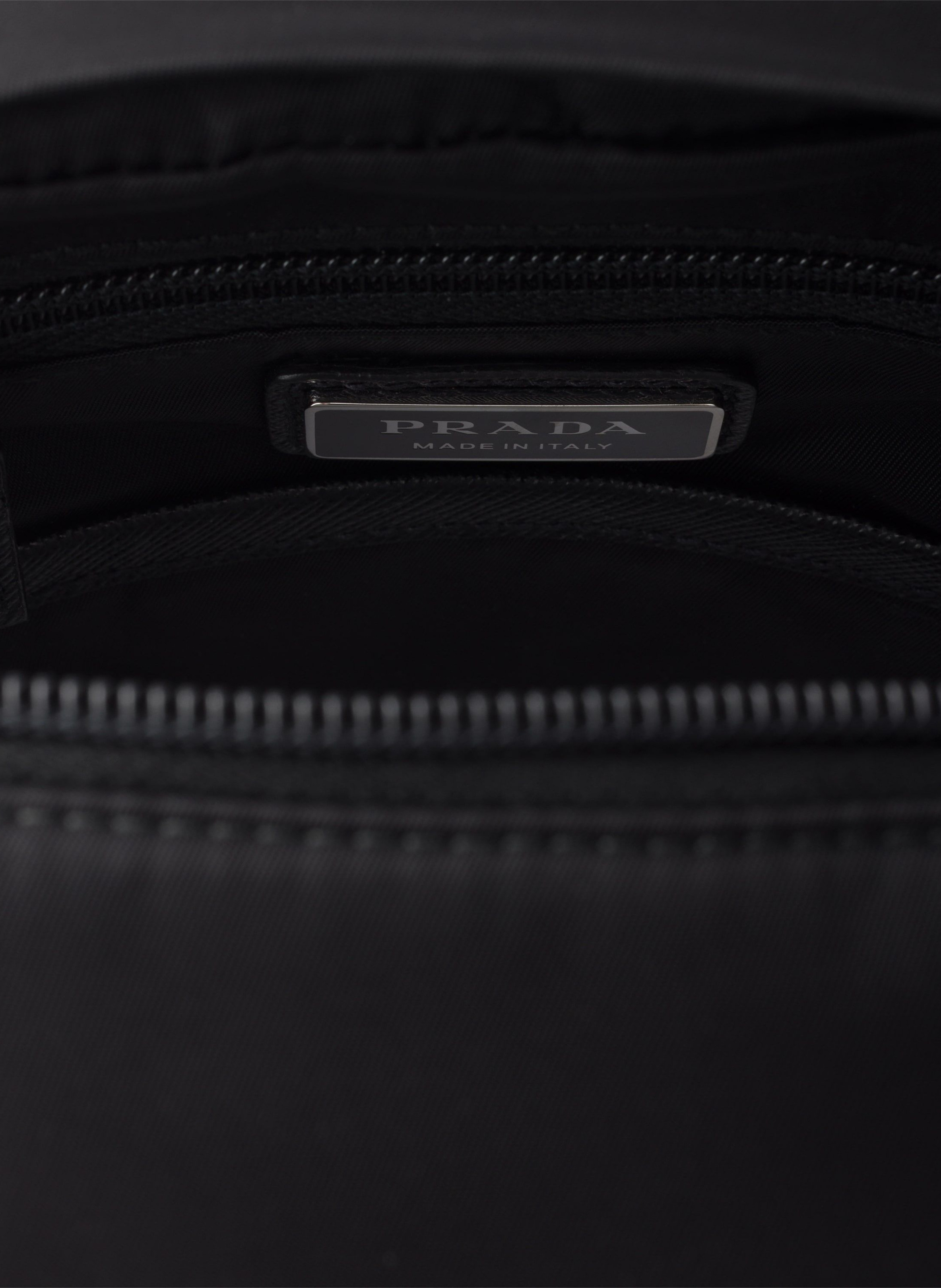 Sac à dos en re-nylon et cuir saffiano PRADA Noir