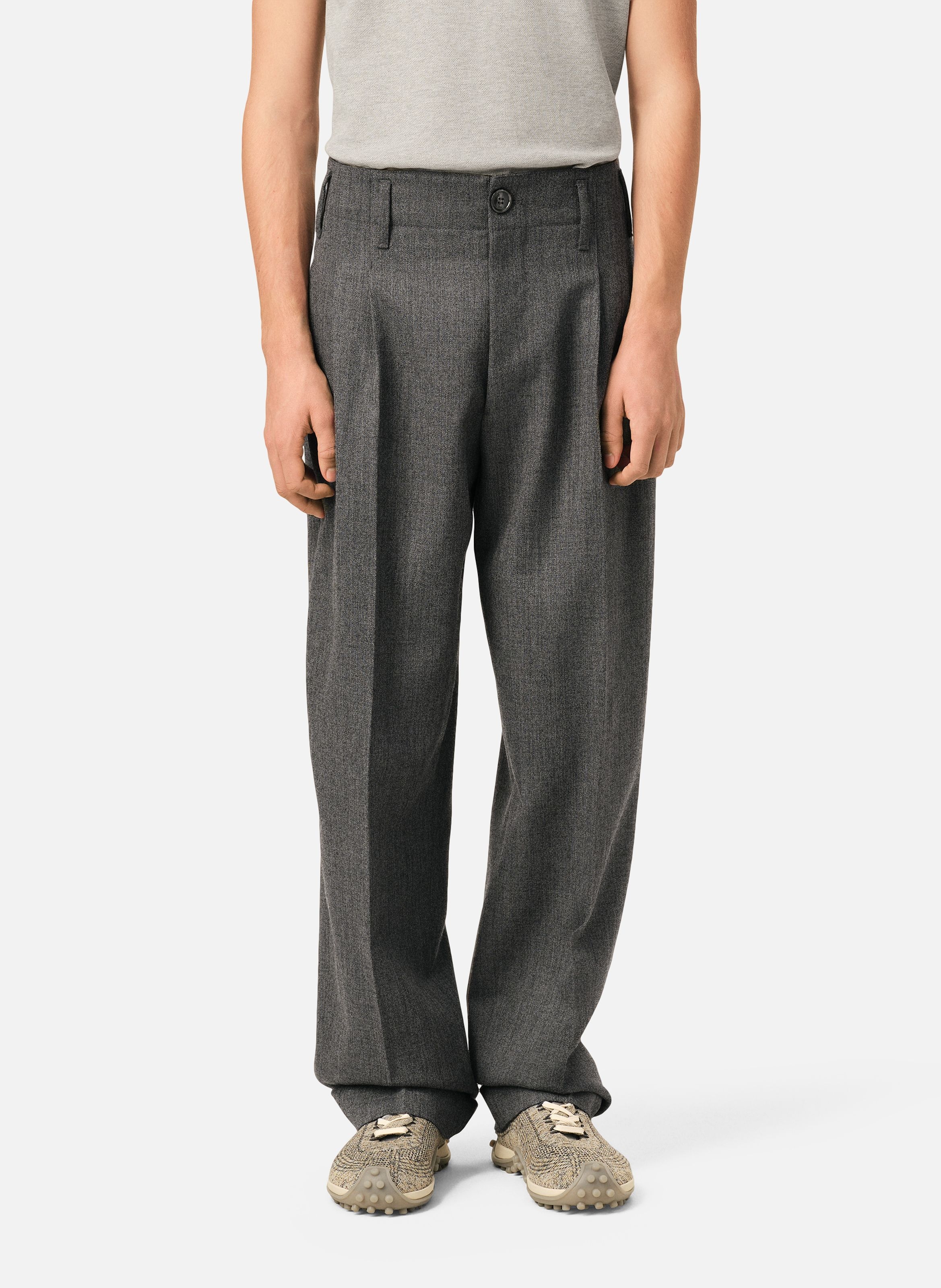 Pantalon deux plis en laine AMI PARIS Gris