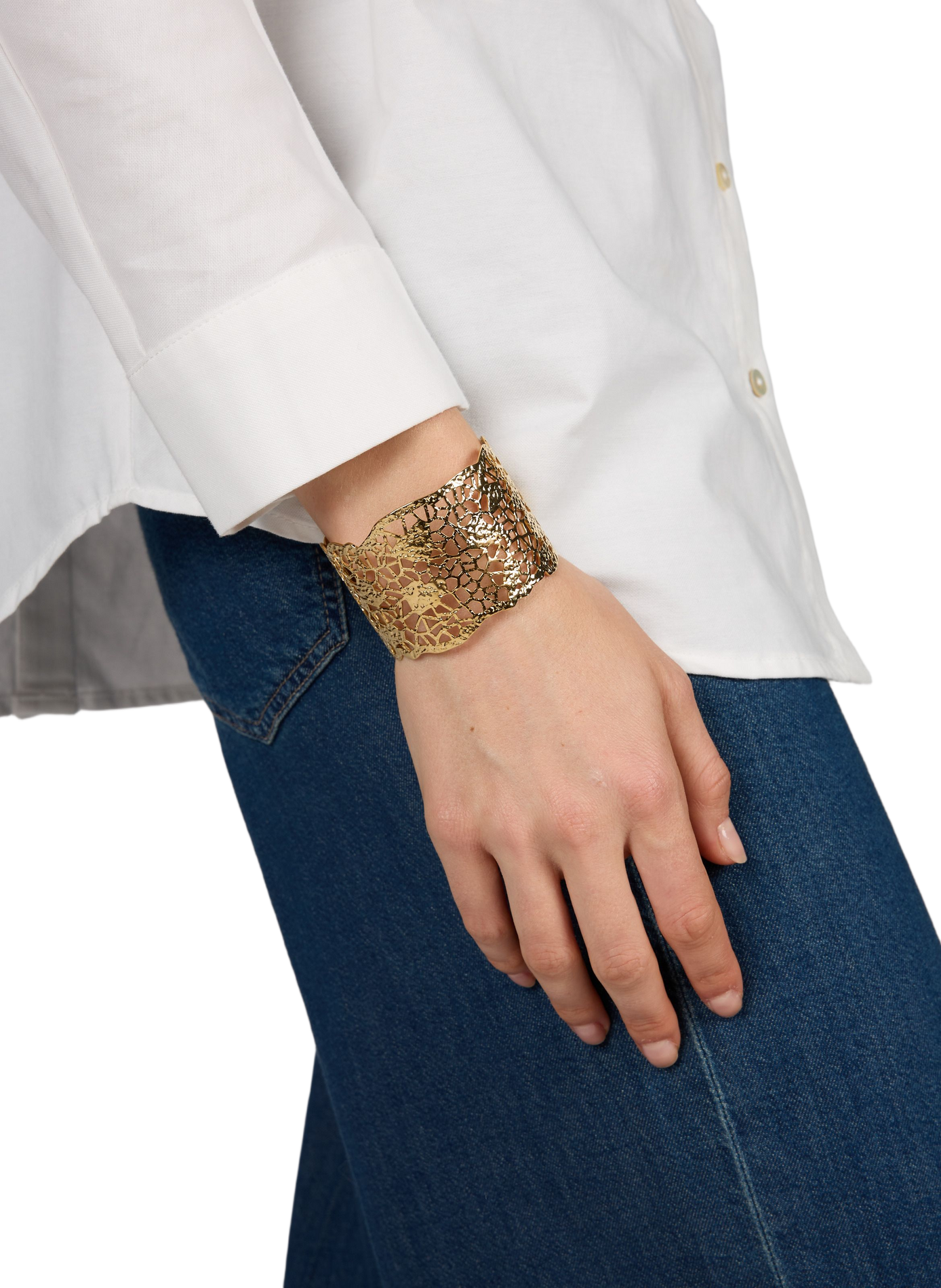 Durchbrochenes Armreif-Armband AU PRINTEMPS PARIS Golden