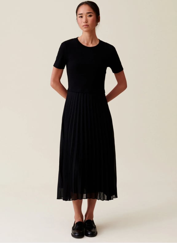 Robe longue col rond plissée Noir by CLAUDIE PIERLOT CLAUDIE PIERLOT Robe longue col rond plissée Noir