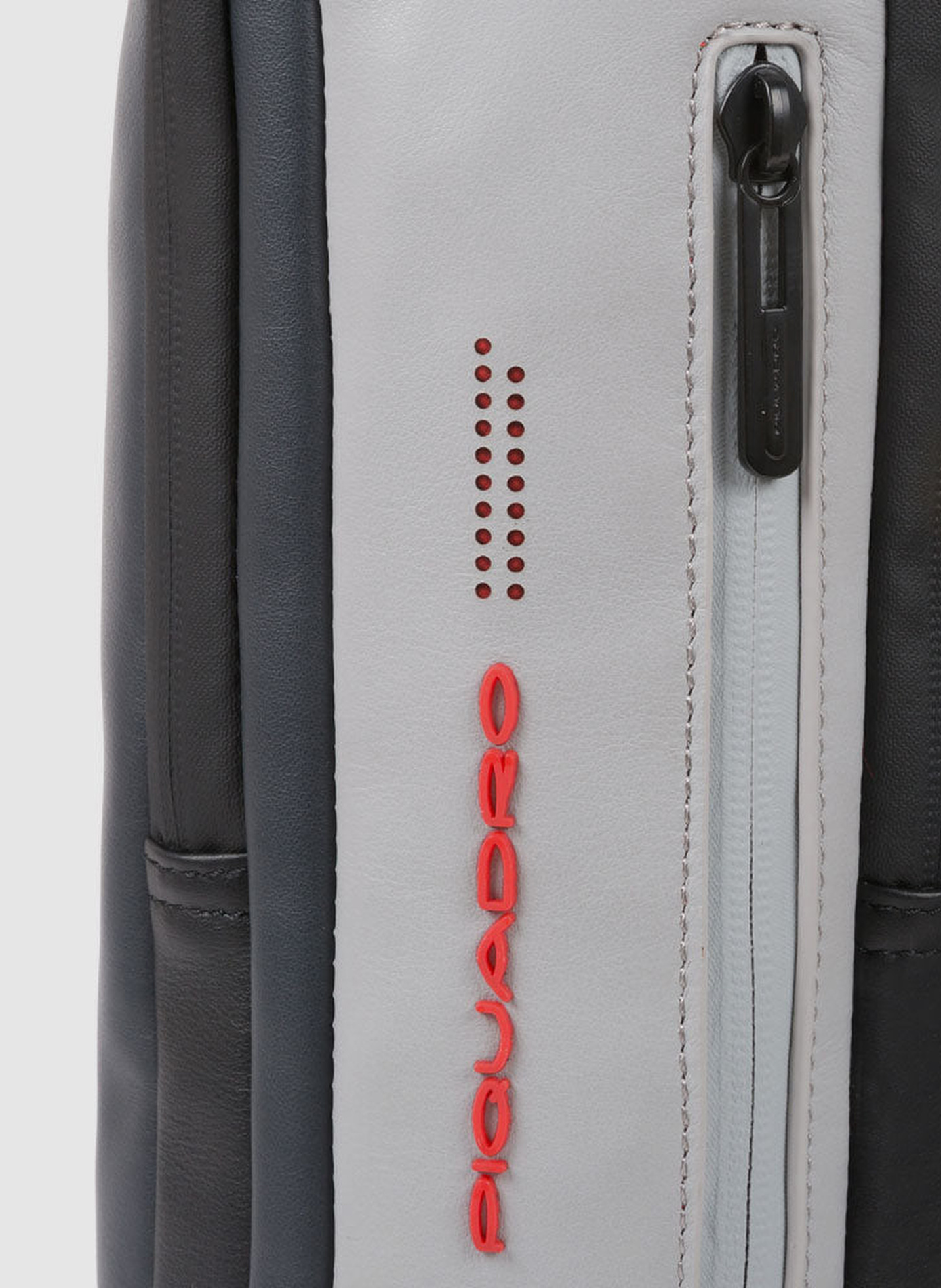 Sac à dos d' ordinateur 15,6" PIQUADRO Gris