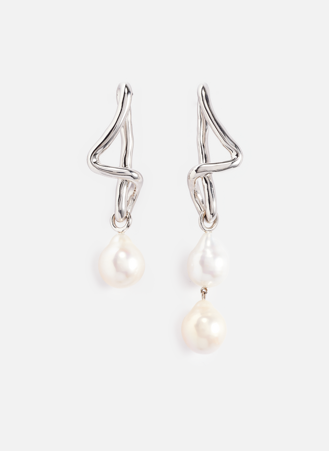 Mismatched earrings with MISSOMA pearls