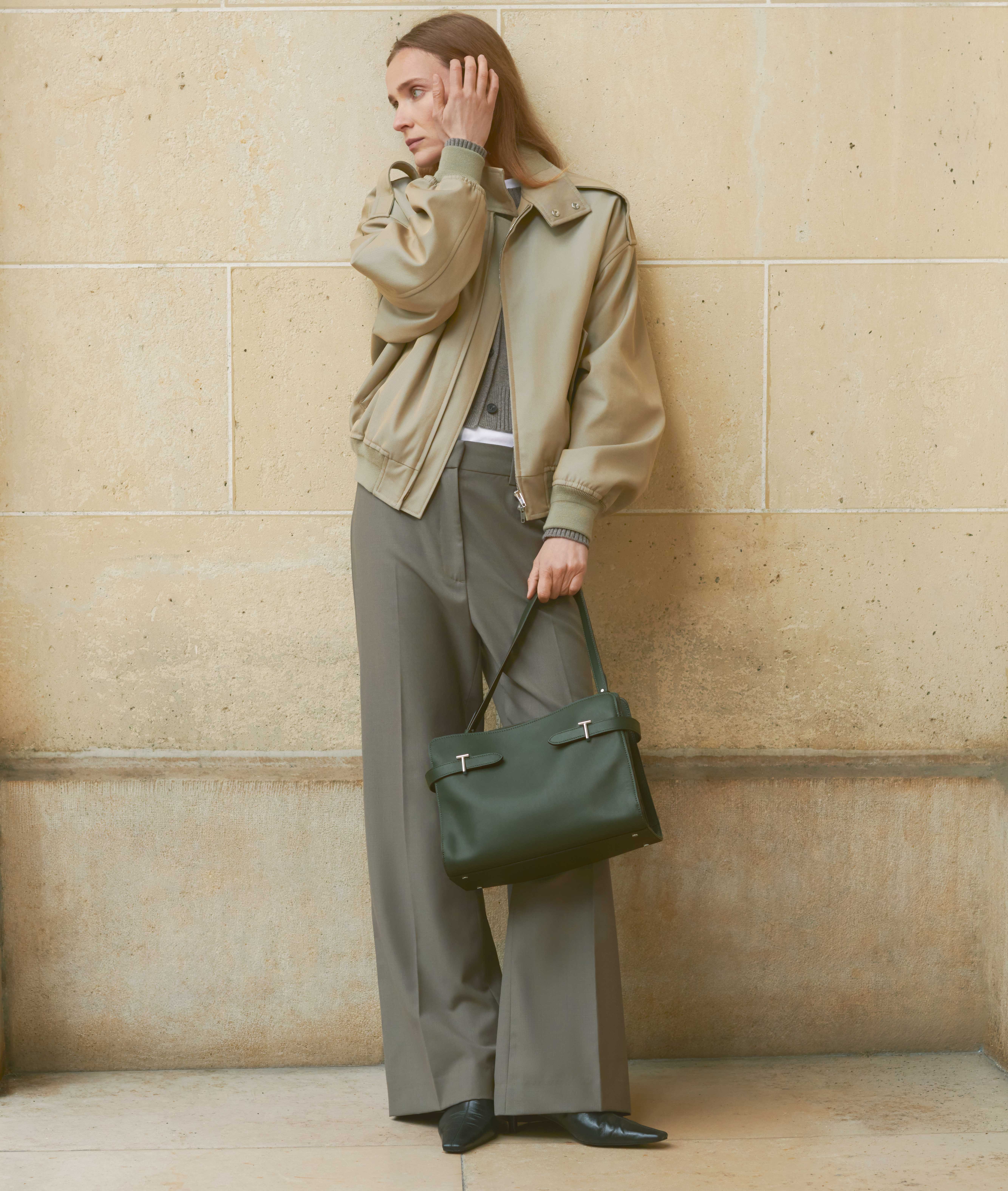 Sac porté épaule grand modèle emie en cuir lisse et refente de velours LE TANNEUR Vert