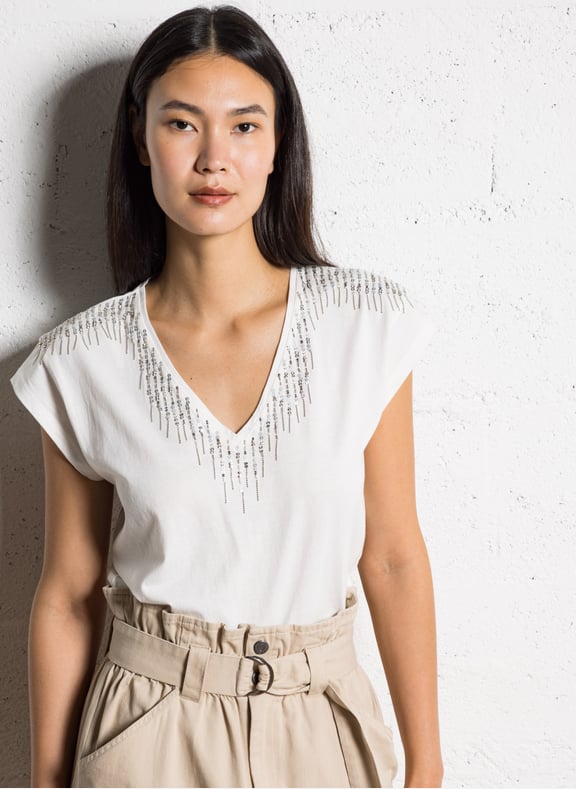 Tee-shirt col v avec perles et sequins Blanc by IKKS IKKS Tee-shirt col v avec perles et sequins Blanc