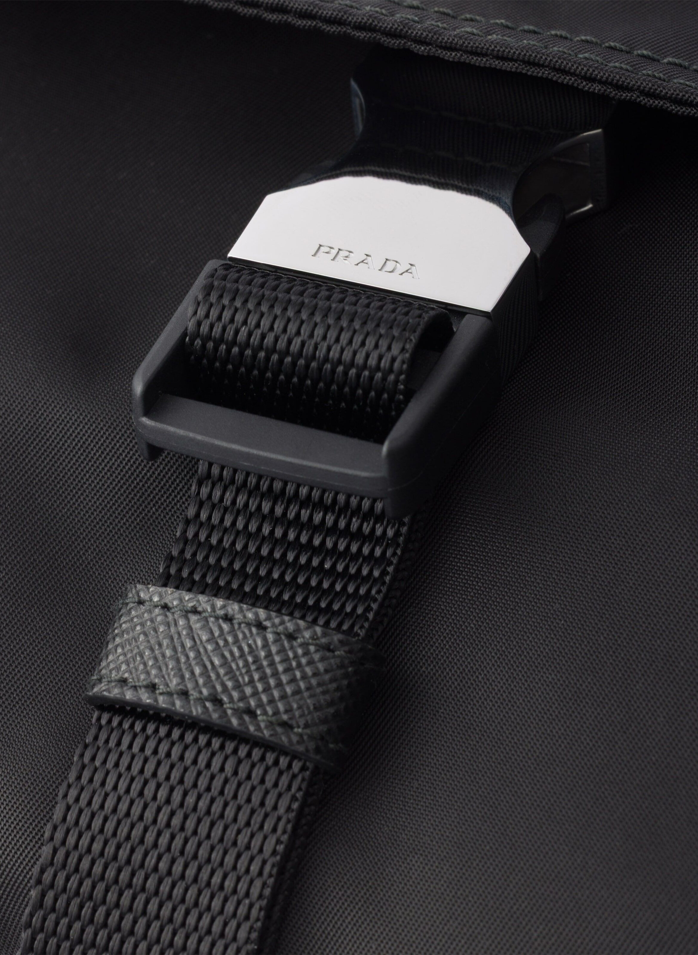 Étui pour smartphone en re-nylon PRADA Noir