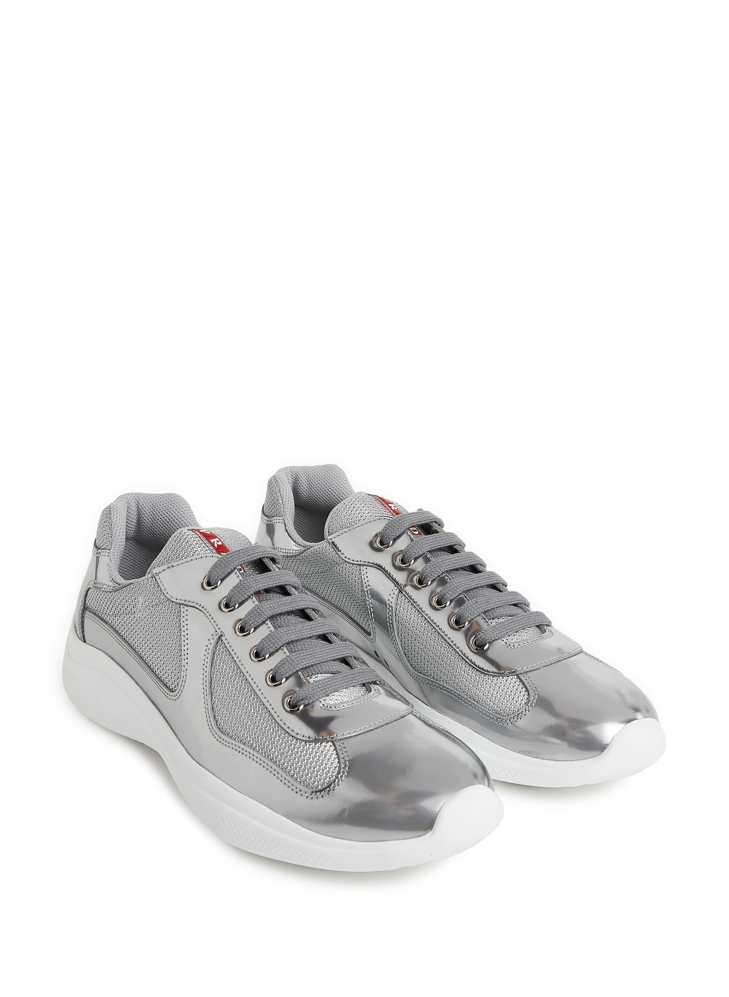 Baskets métallique en cuir