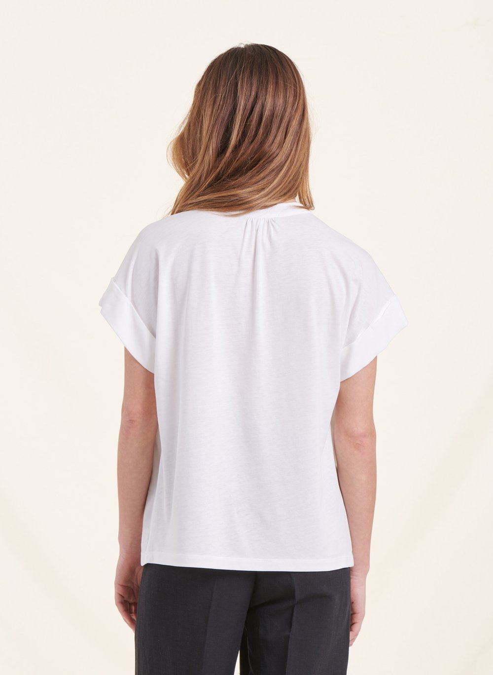 Ruimvallend T-shirt met V-hals en materiaalcombinatie LA FEE MARABOUTEE Wit