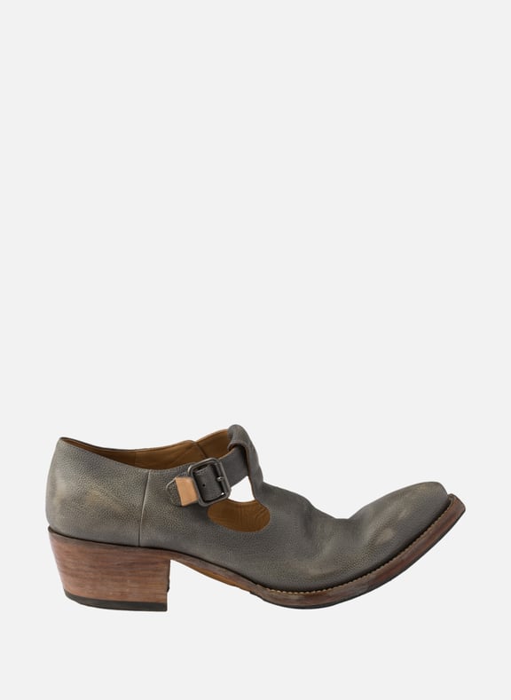 Chaussures en cuir vieilli avec boucle Gris by PRADA PRADA Chaussures en cuir vieilli avec boucle Gris