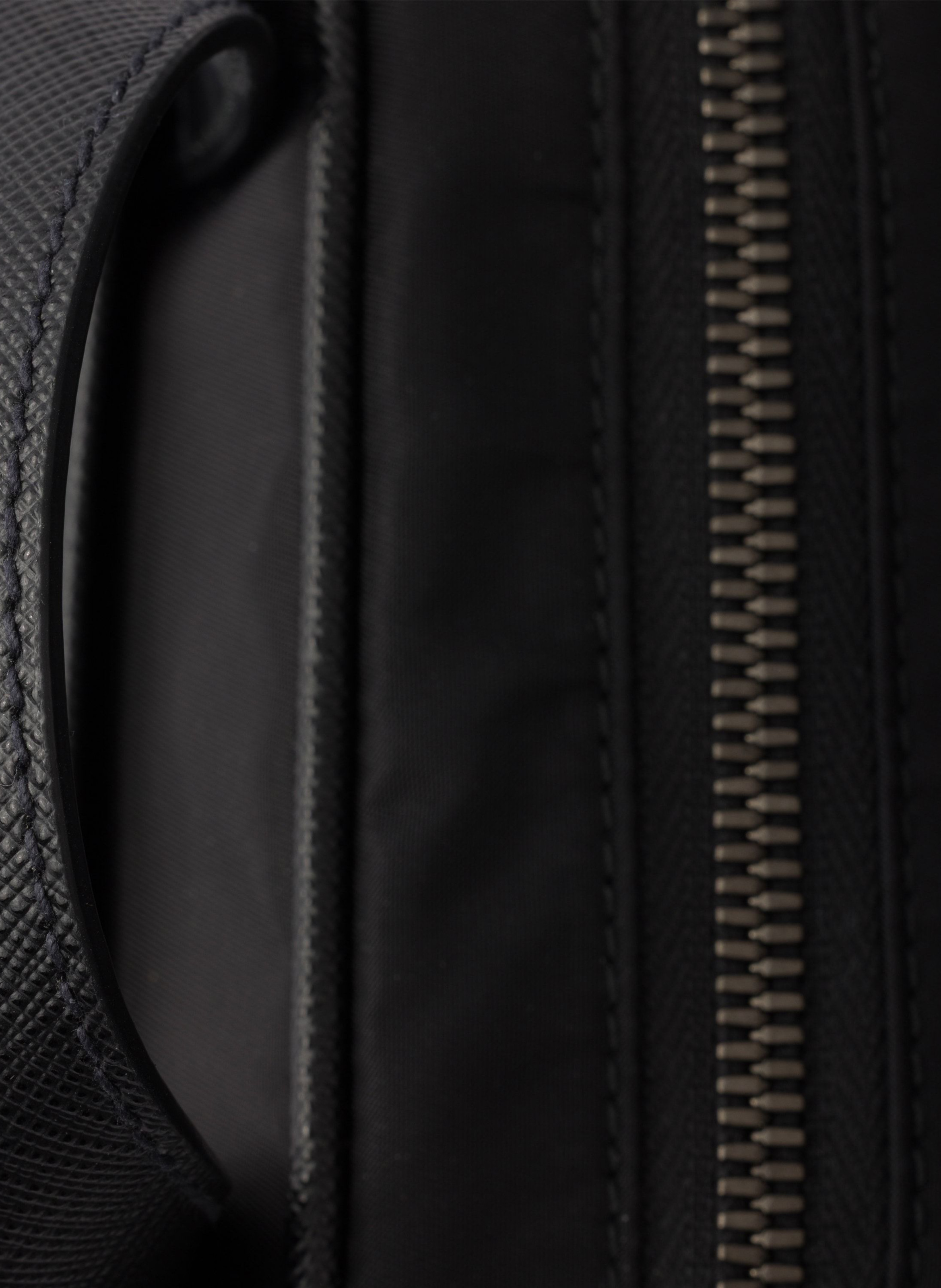 Sac porté épaule en re-nylon et cuir saffiano PRADA Noir