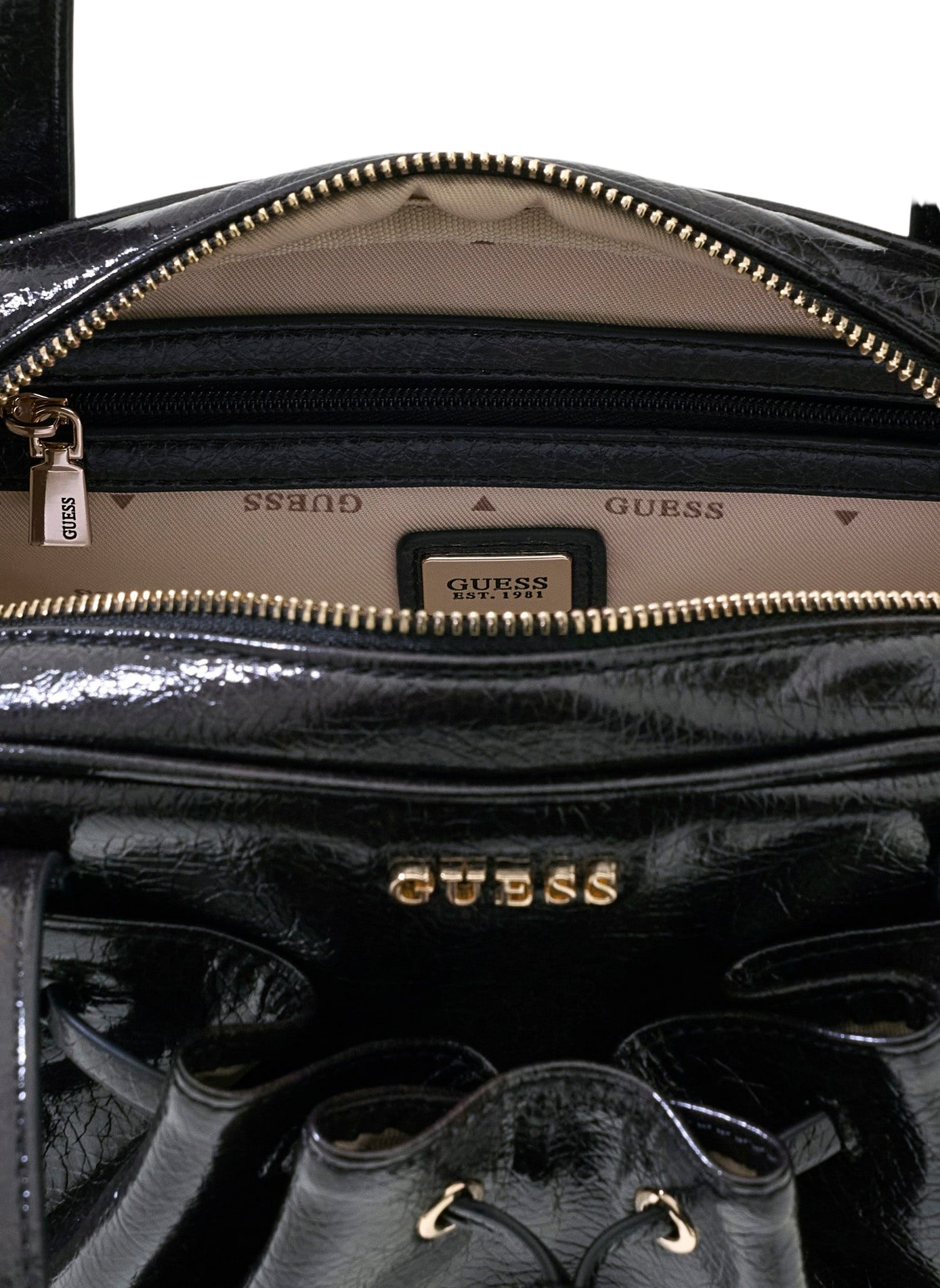 Sac porté épaule effet cuir verni GUESS Noir