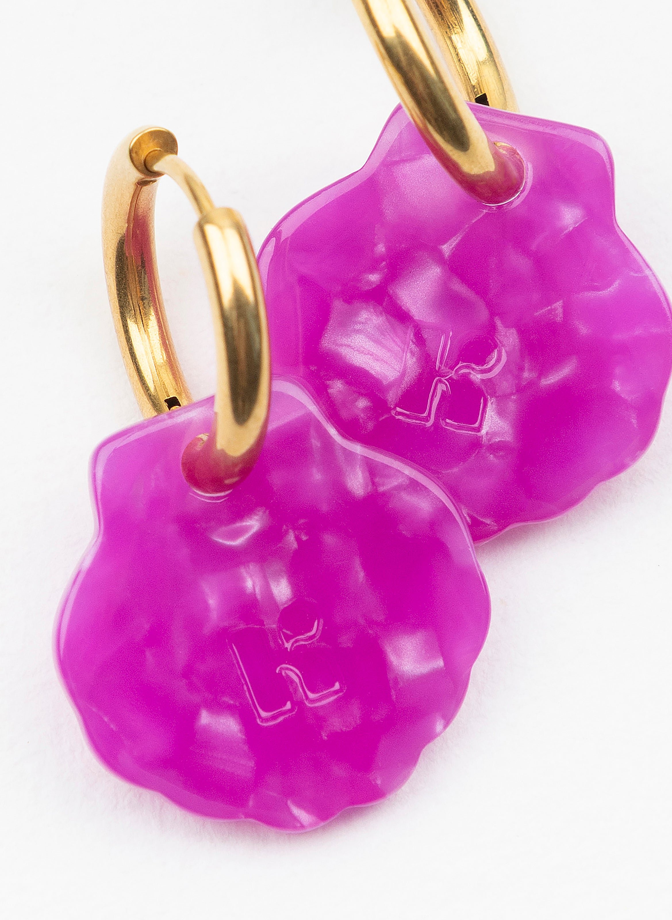 Boucles d'oreilles baby mermaid avec anneaux en acier inoxydable argenté KURAGE GINZA Violet