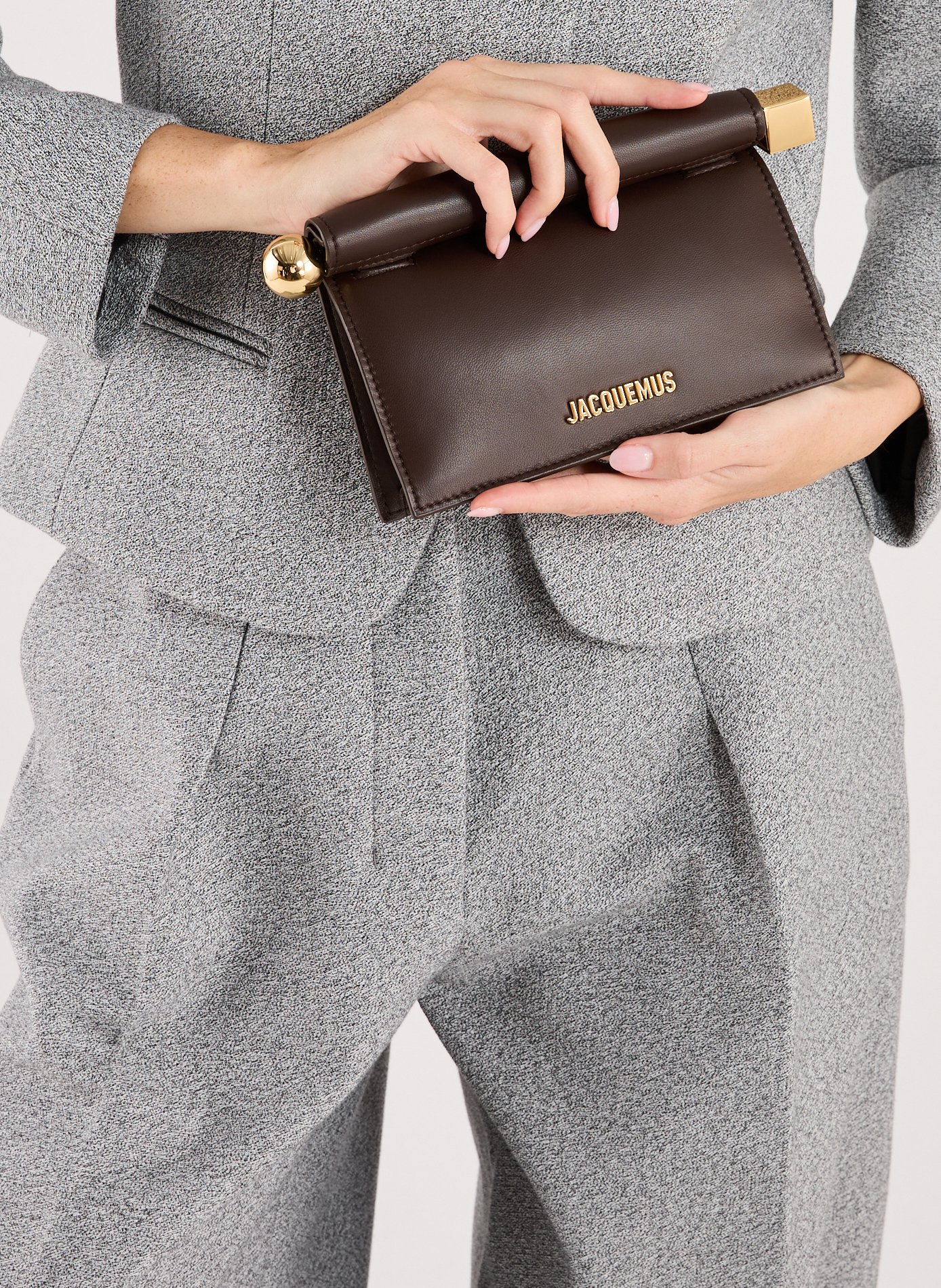  La Petite Pochette Rond Carré clutch  JACQUEMUS Brown