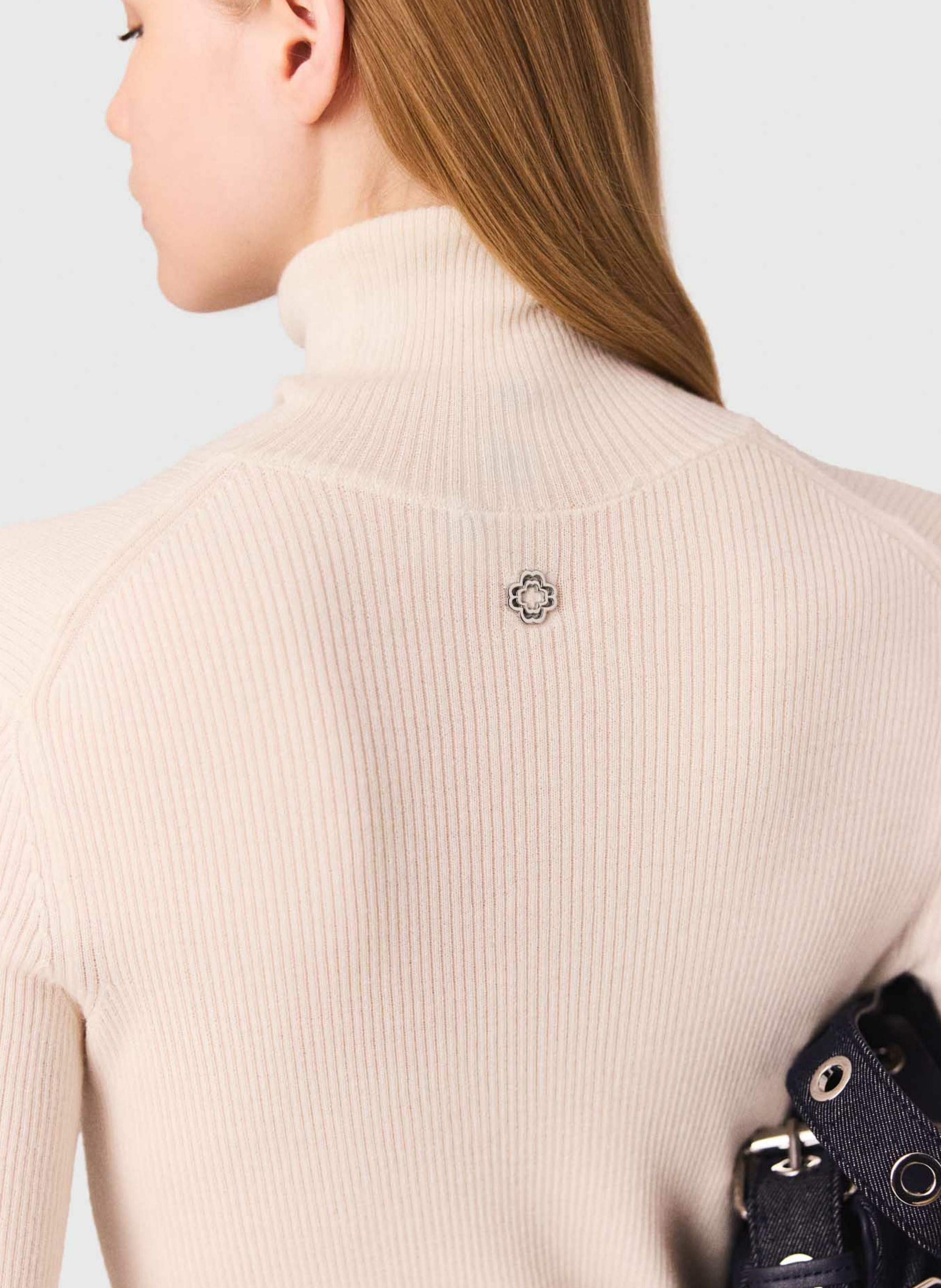 Pull col roulé en laine et en soie mélangés Beige