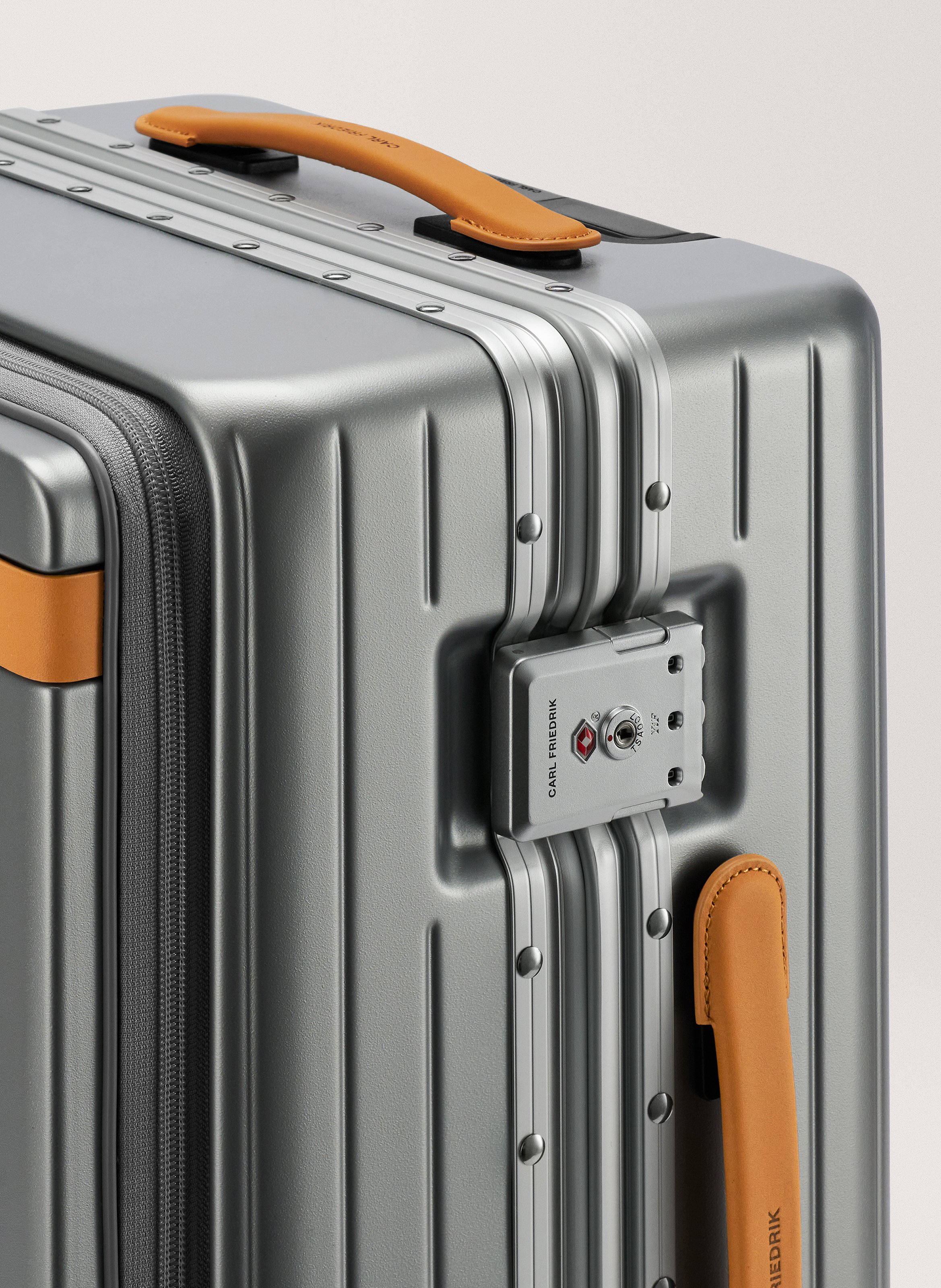 Valise 'the carry-on x' en polycarbonate CARL FRIEDRIK Argent