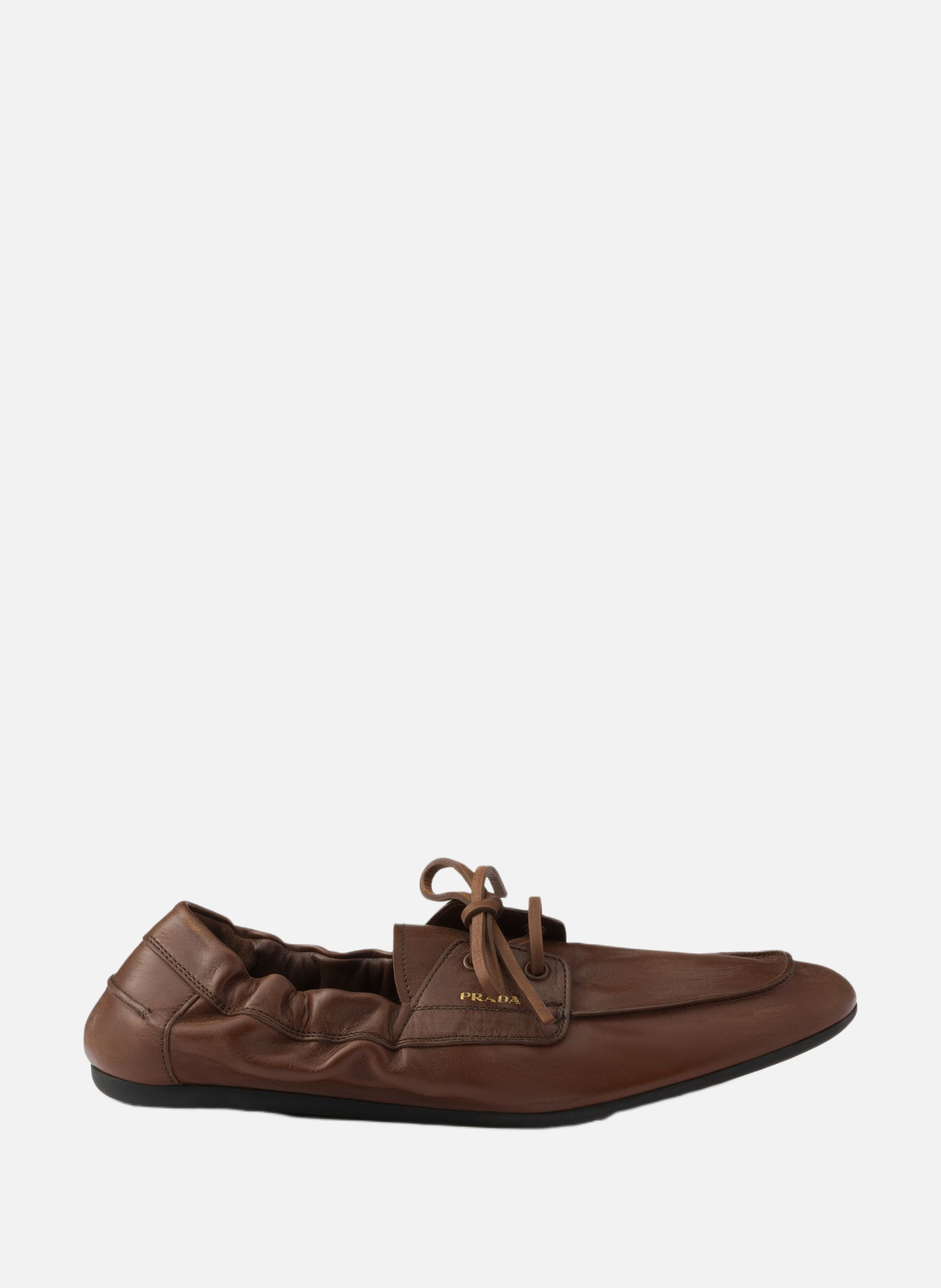 Chaussures bateau en cuir vieilli PRADA Marron