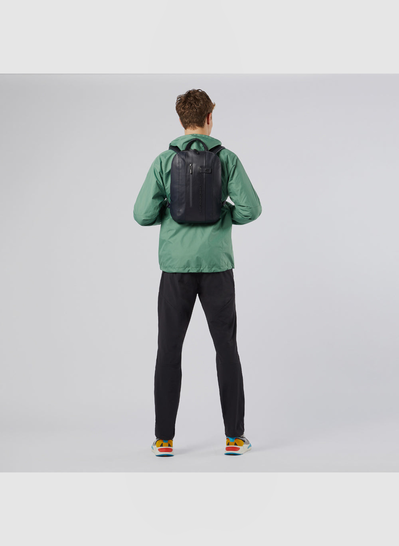 Sac à dos pour ordinateur 14", petit fomat PIQUADRO Noir