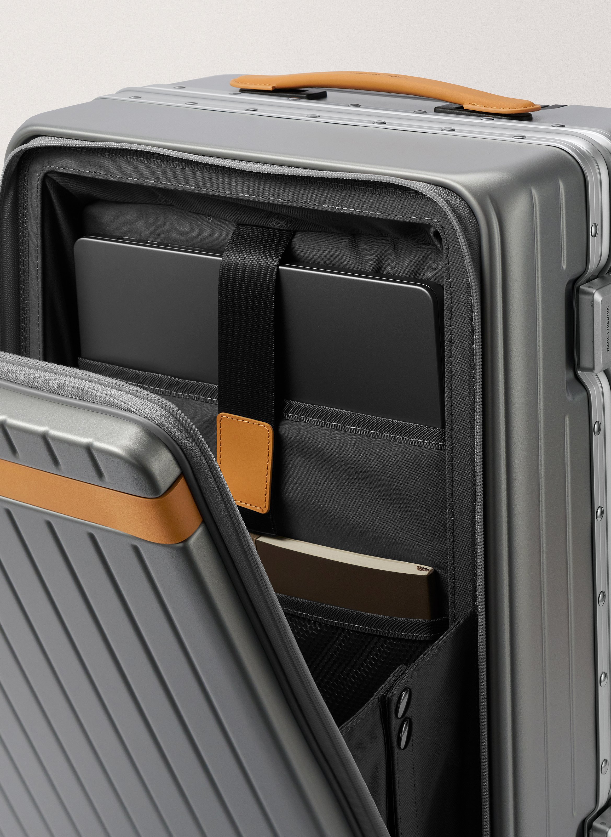 Valise 'the carry-on x' en polycarbonate CARL FRIEDRIK Argent