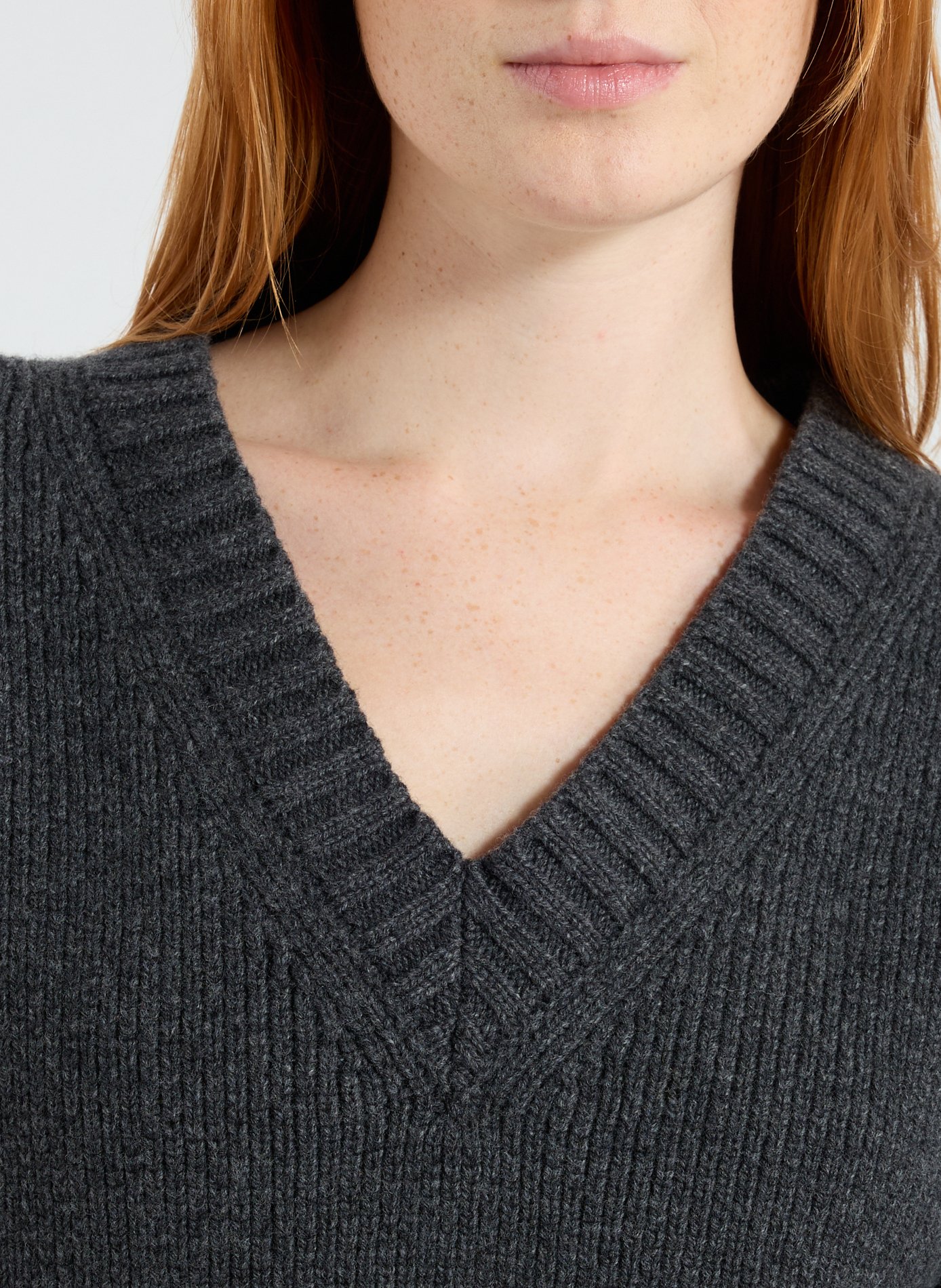 Pull oversize col V en laine ROHE FRAMES Gris