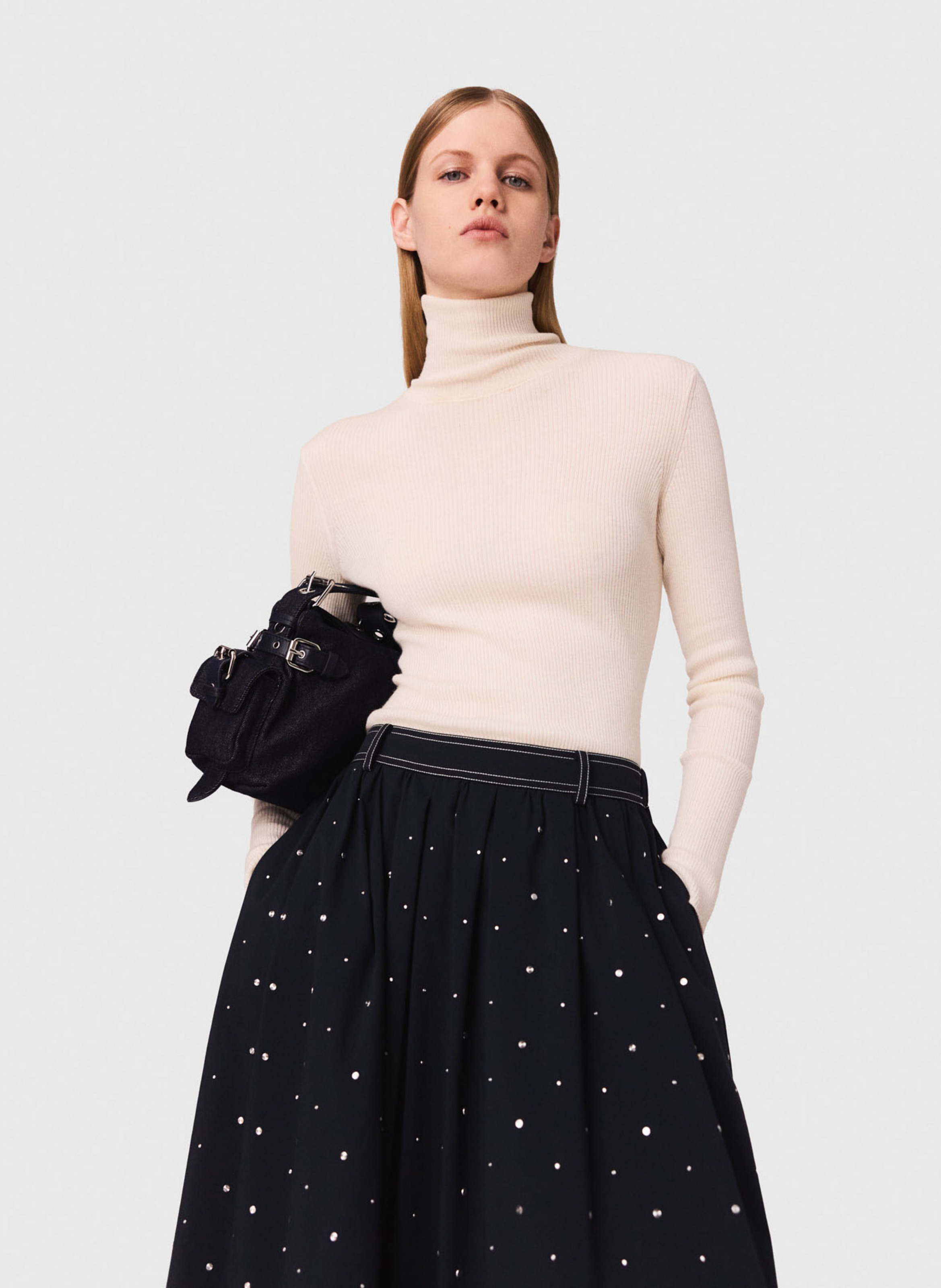 Pull col roulé en laine et en soie mélangés Beige