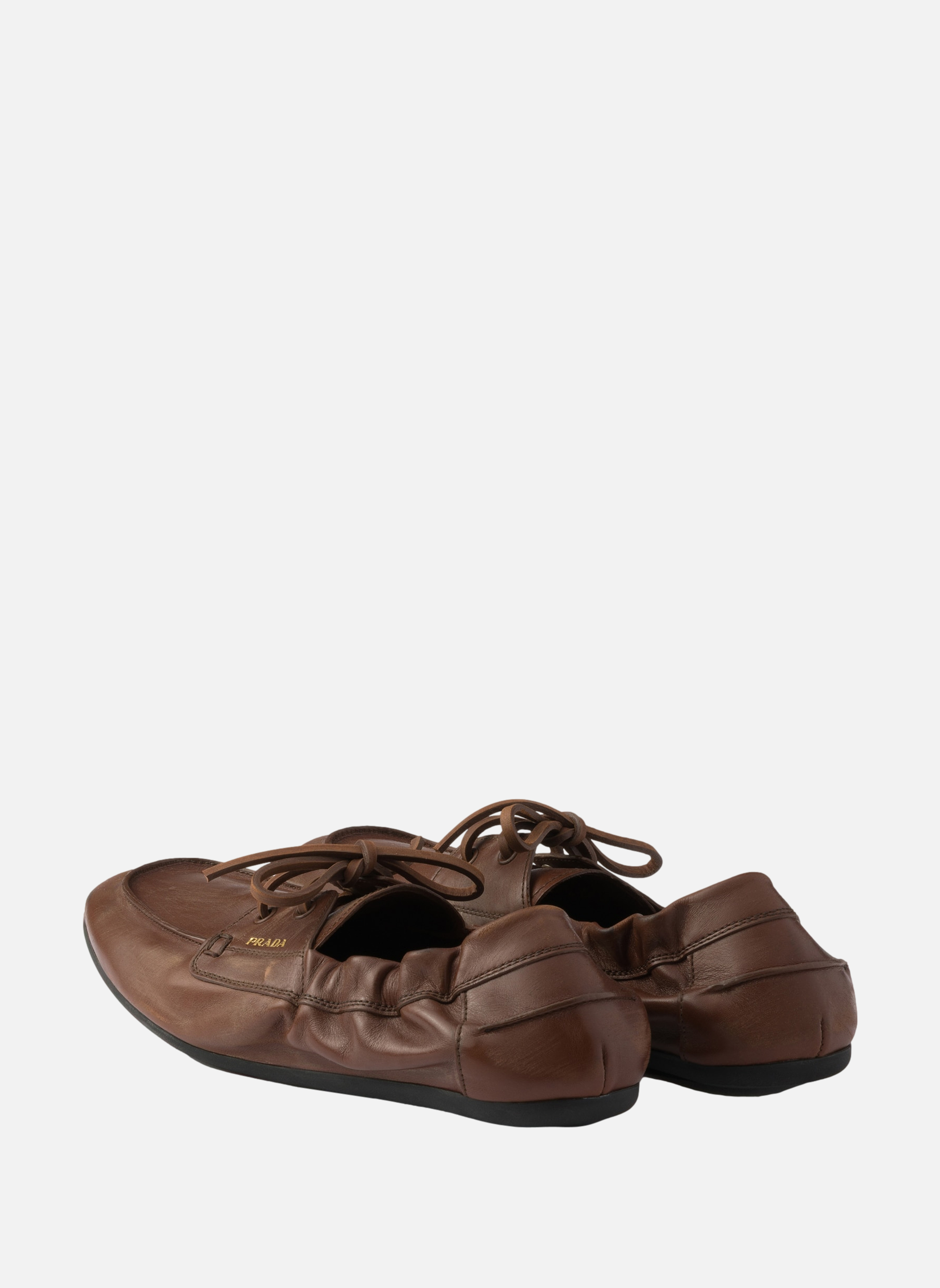 Chaussures bateau en cuir vieilli PRADA Marron