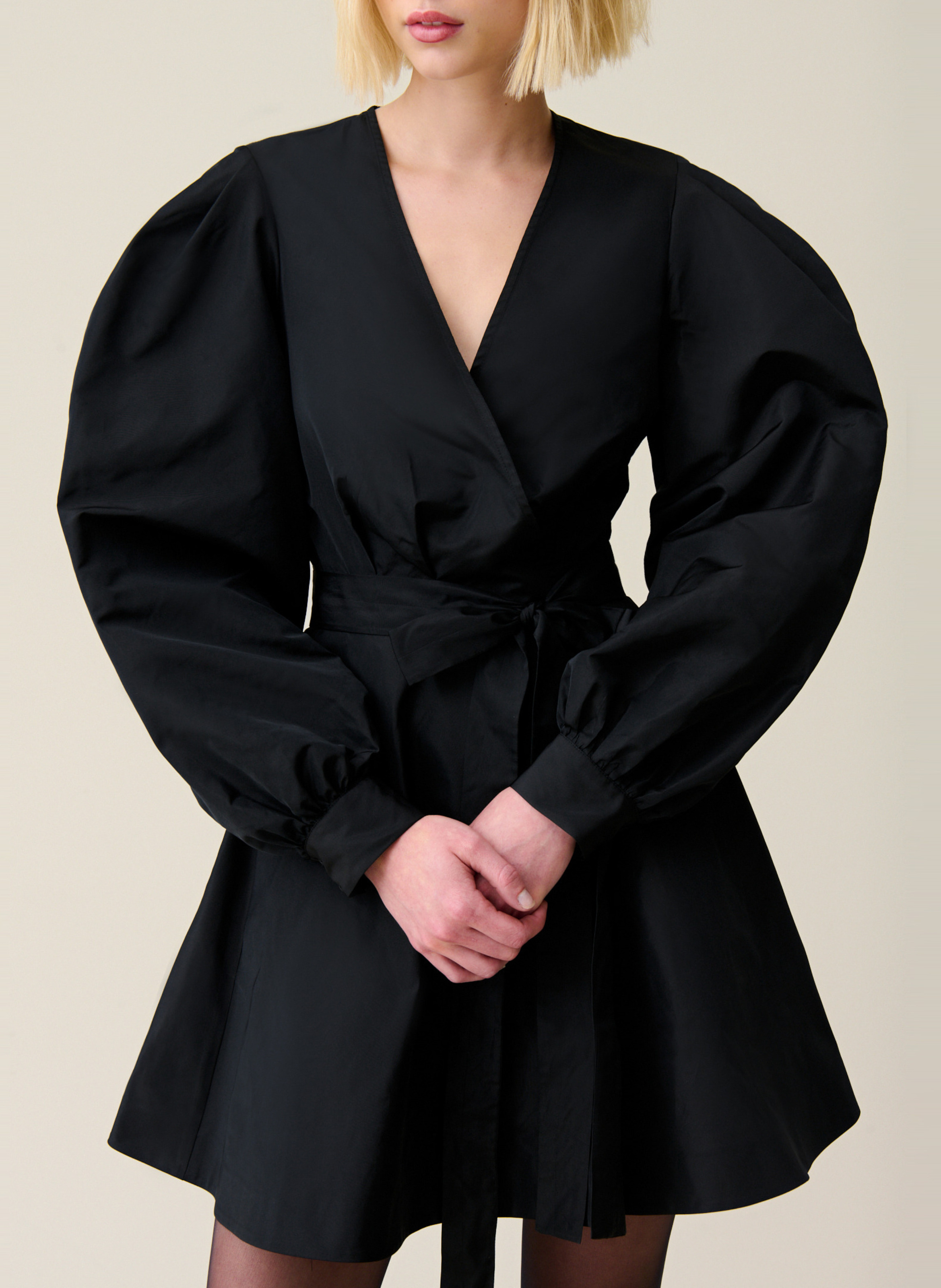 Robe courte cintrée col v CLAUDIE PIERLOT Noir