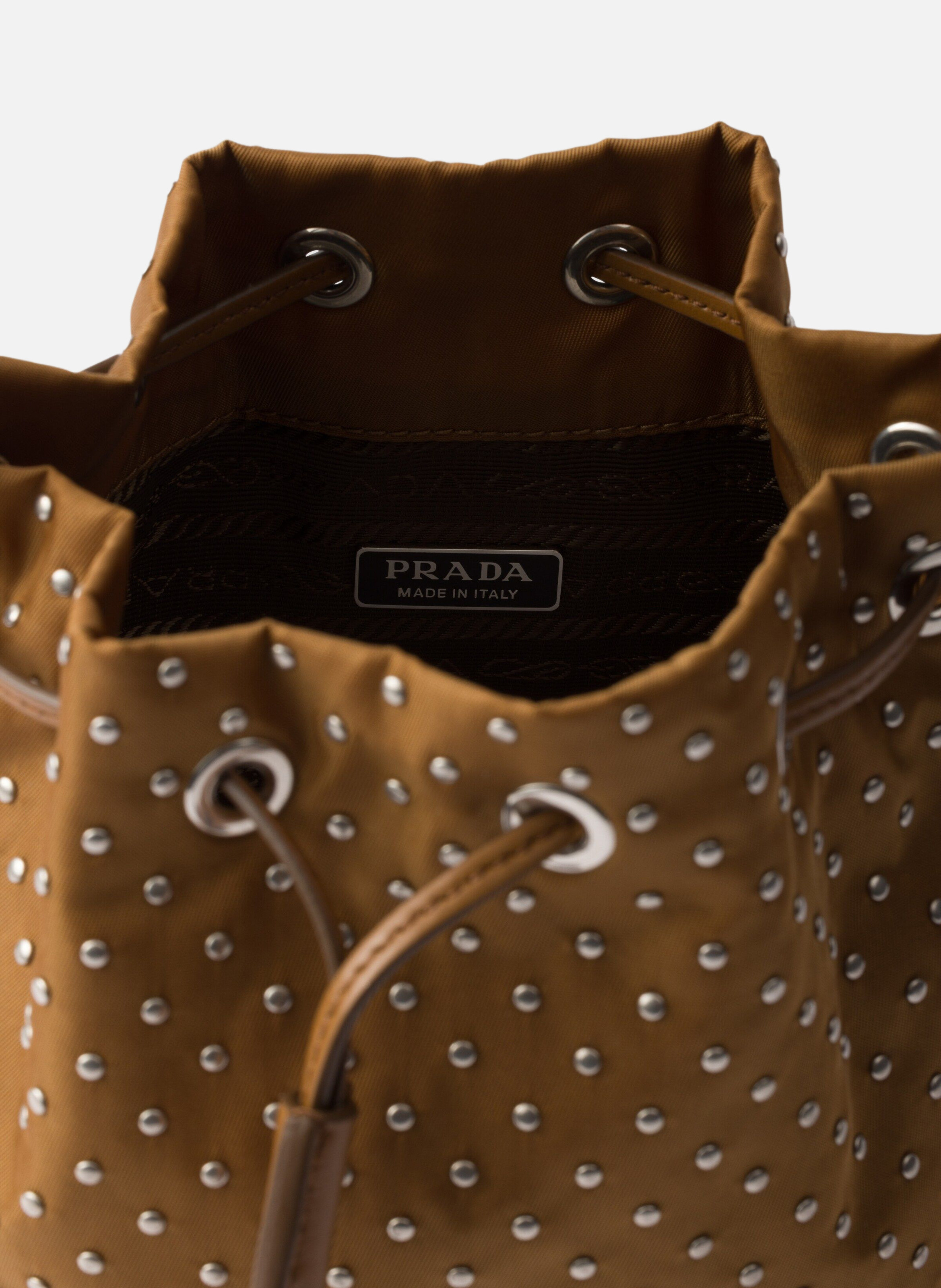 Mini sac en re-nylon avec clous PRADA Marron