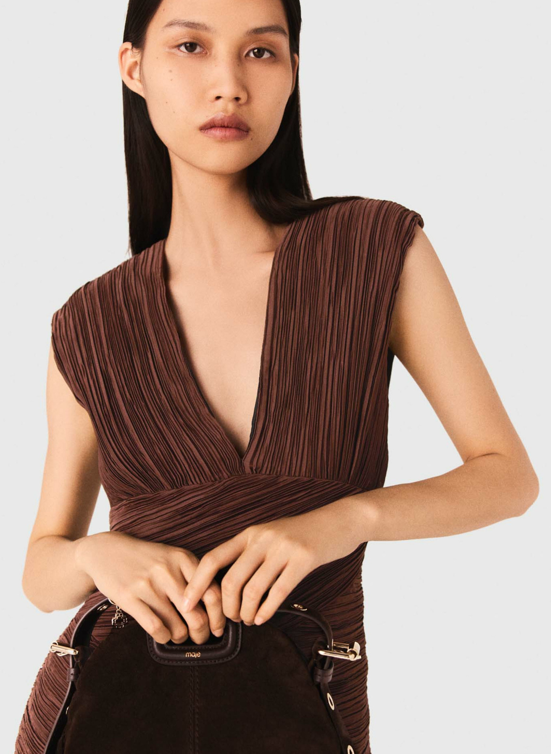 Robe courte moulante col v MAJE Marron